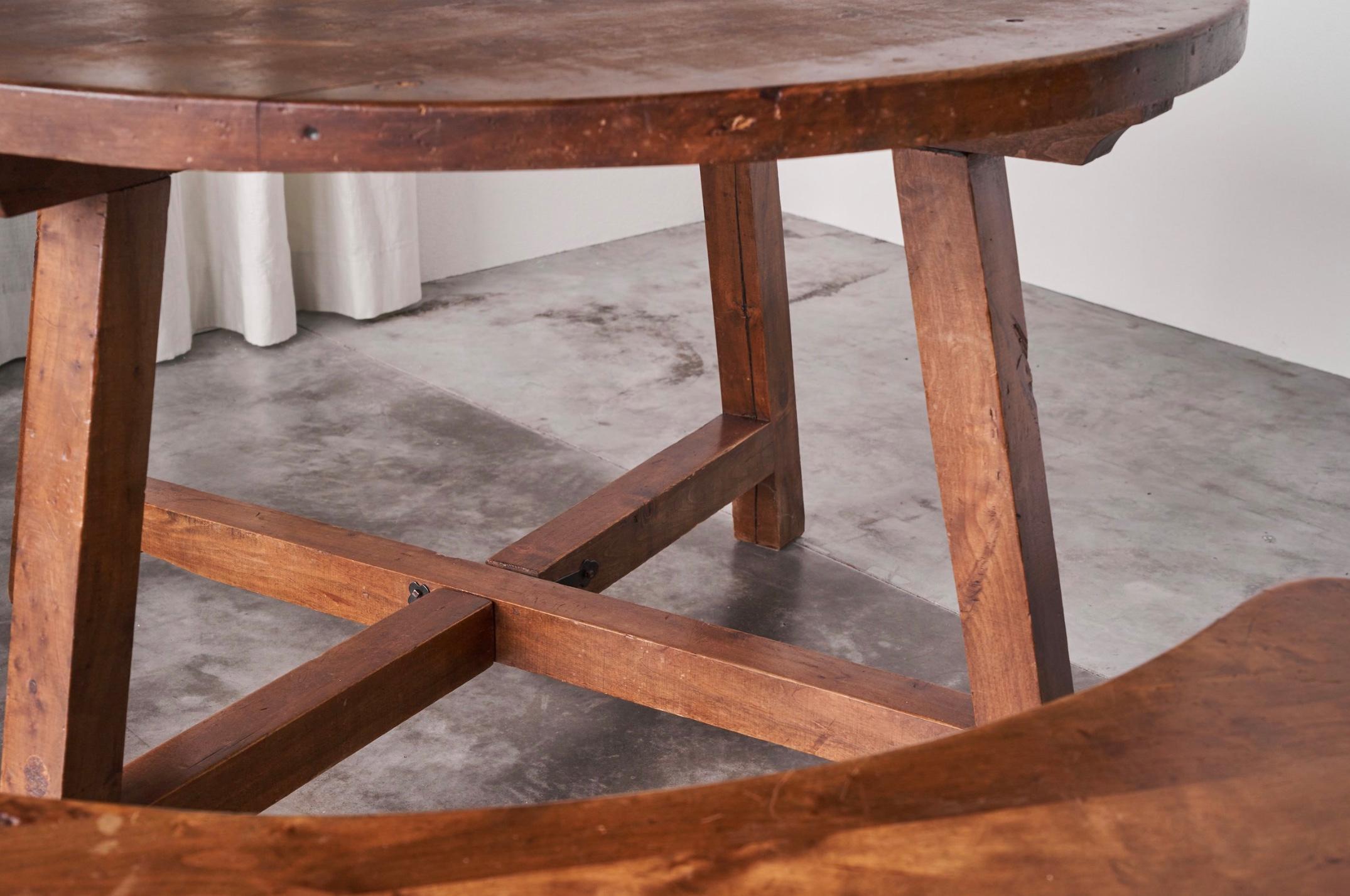 Ensemble rustique d'ébéniste scandinave et de bancs en pin massif des années 1940 en vente 4