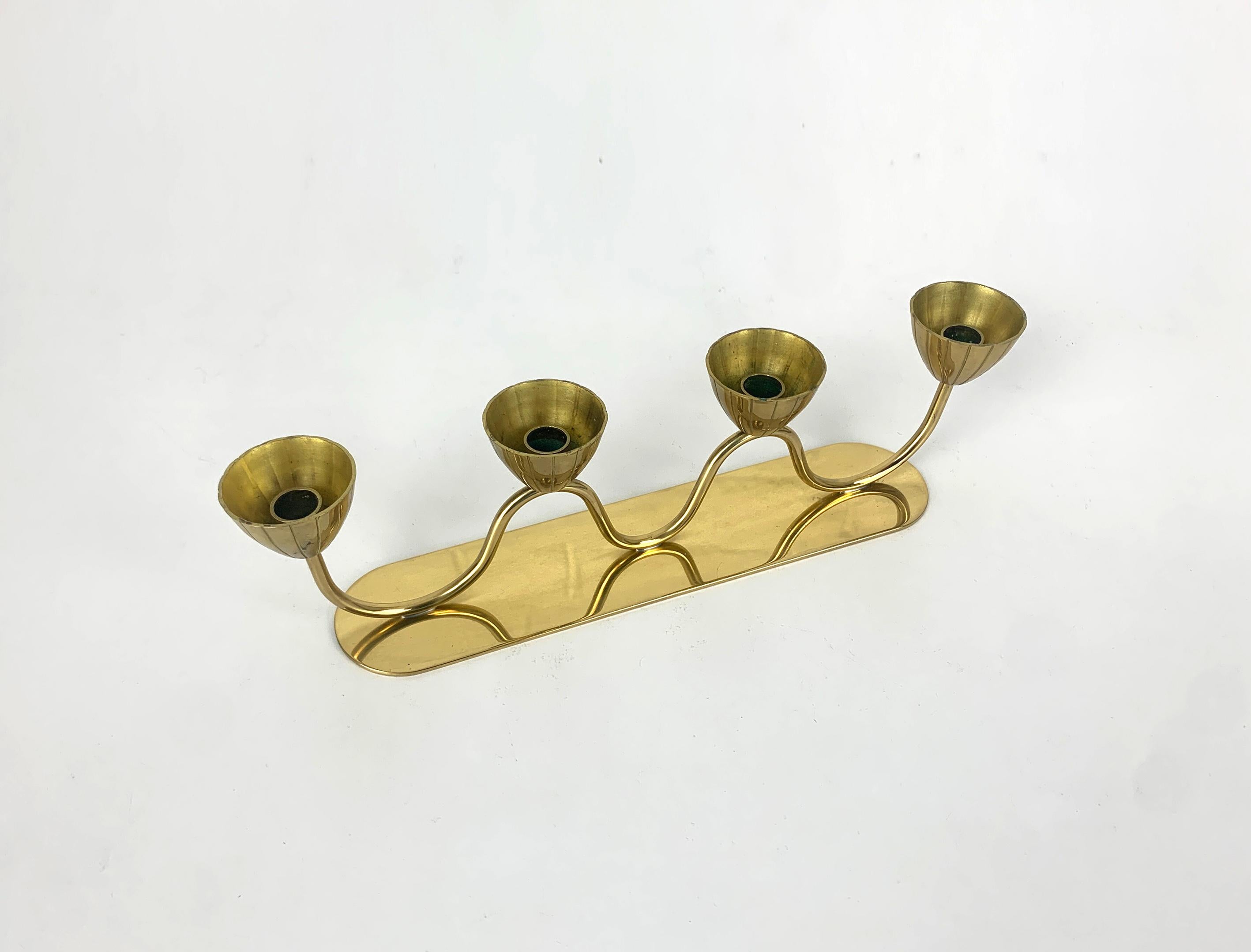 Scandinavo moderno Candelabro scandinavo in ottone di Gunnar Ander per Ystad Metal, Svezia, anni '50 in vendita