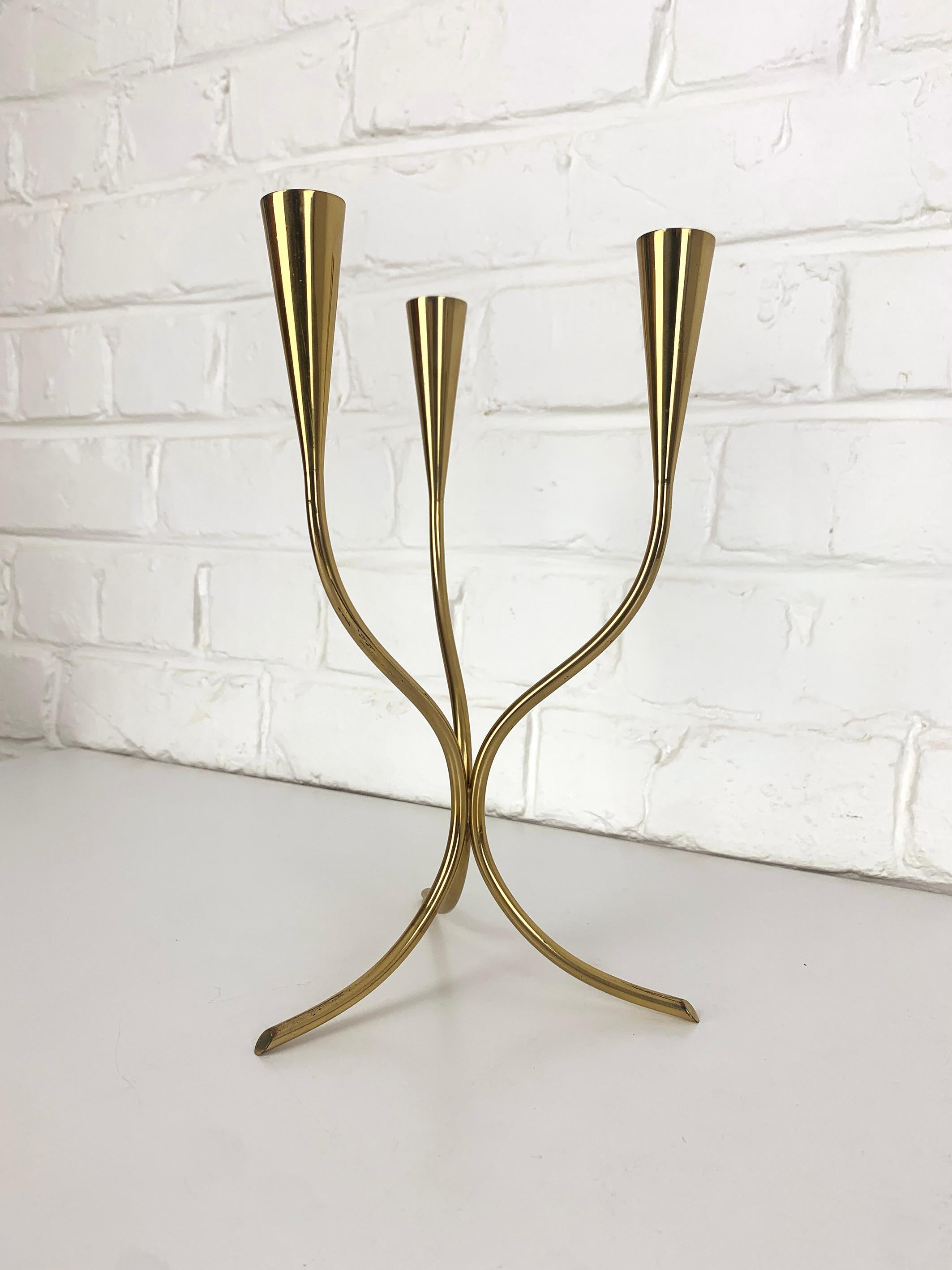 Scandinavo moderno Candelabro scandinavo in ottone di Gunnar Ander per Ystad Metal, Svezia, anni '50 in vendita