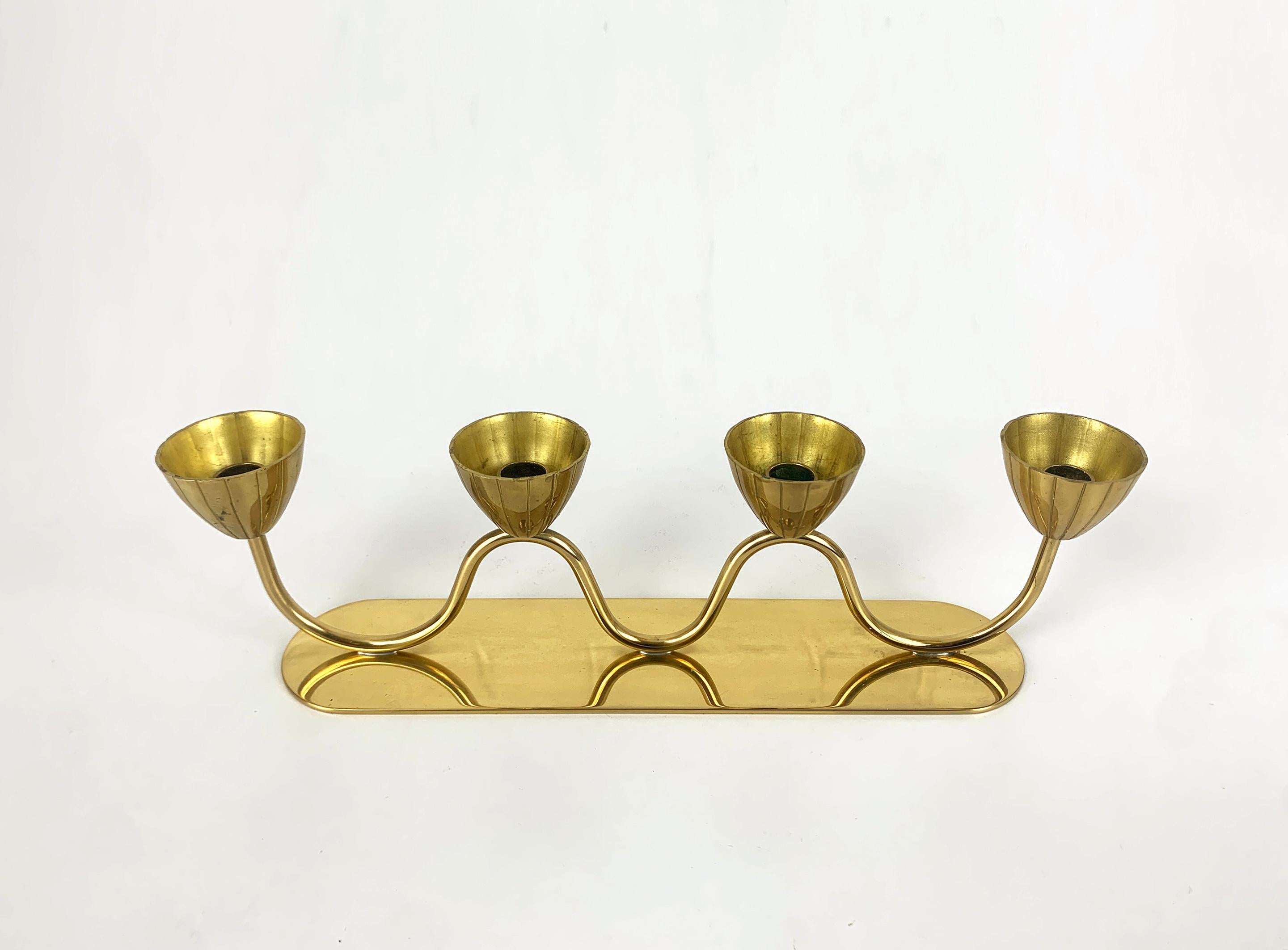 Svedese Candelabro scandinavo in ottone di Gunnar Ander per Ystad Metal, Svezia, anni '50 in vendita