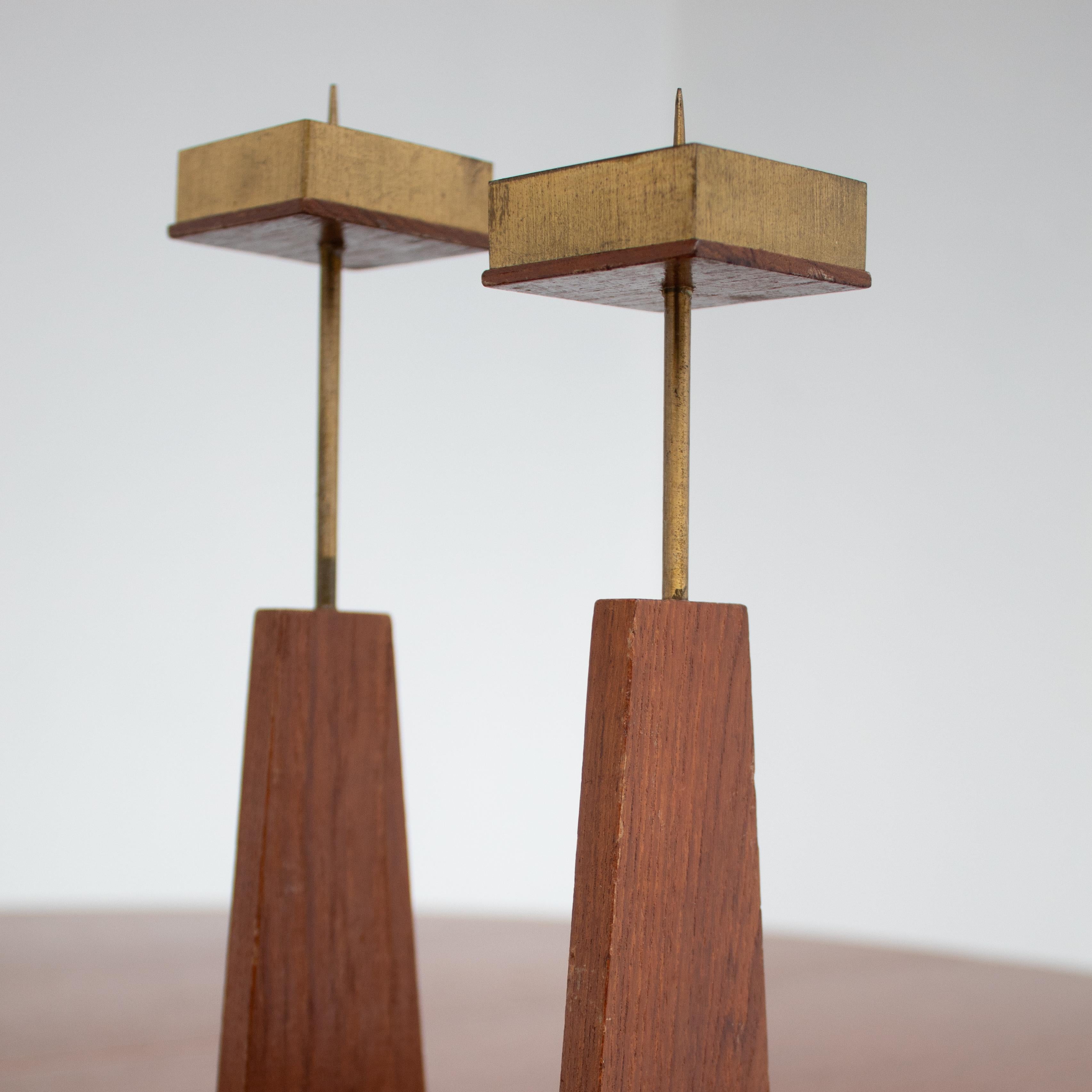 Mid-Century moderno Scandinavian Candle Holders in Teak and Brass, Mid-Century Design in vendita