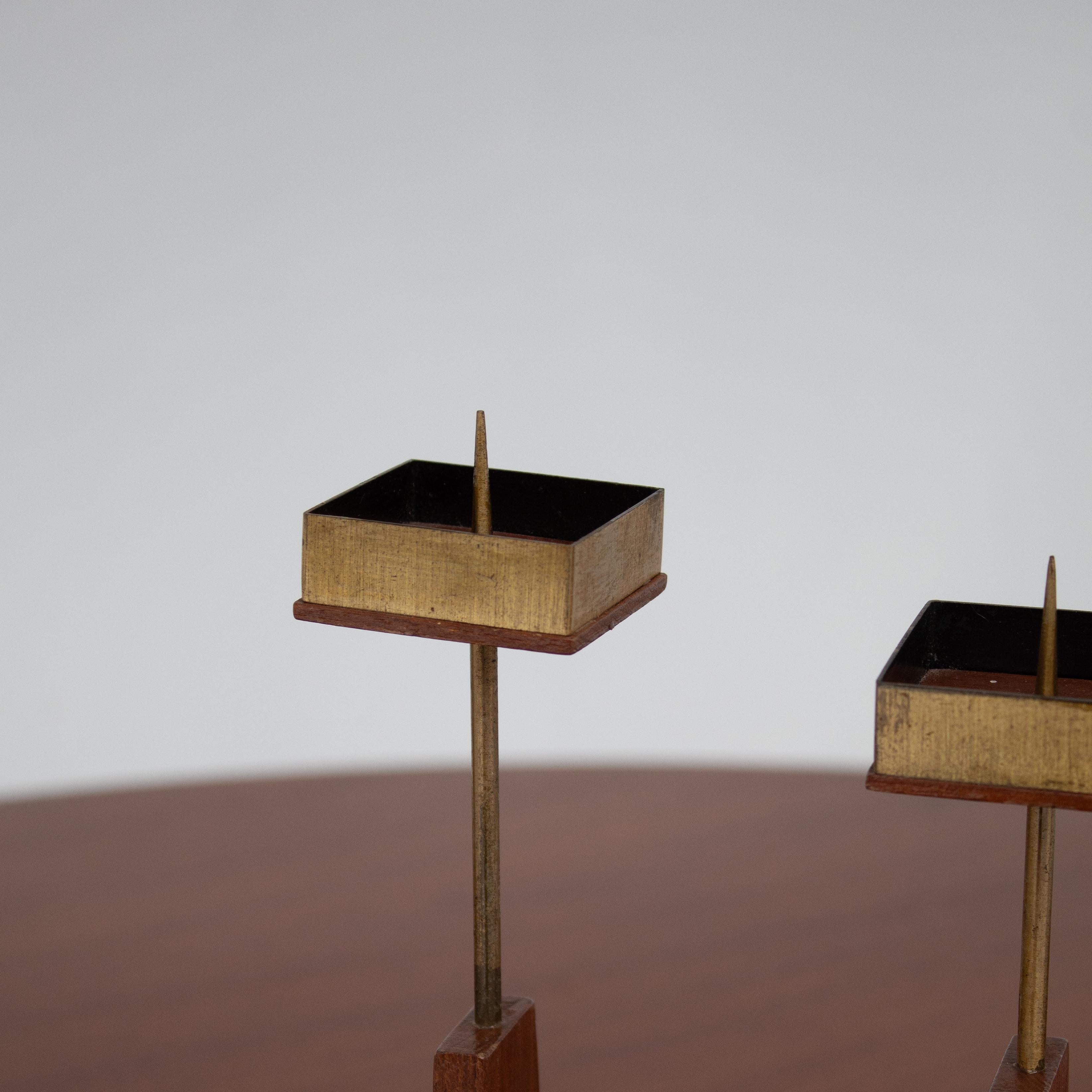 Metallo Scandinavian Candle Holders in Teak and Brass, Mid-Century Design in vendita