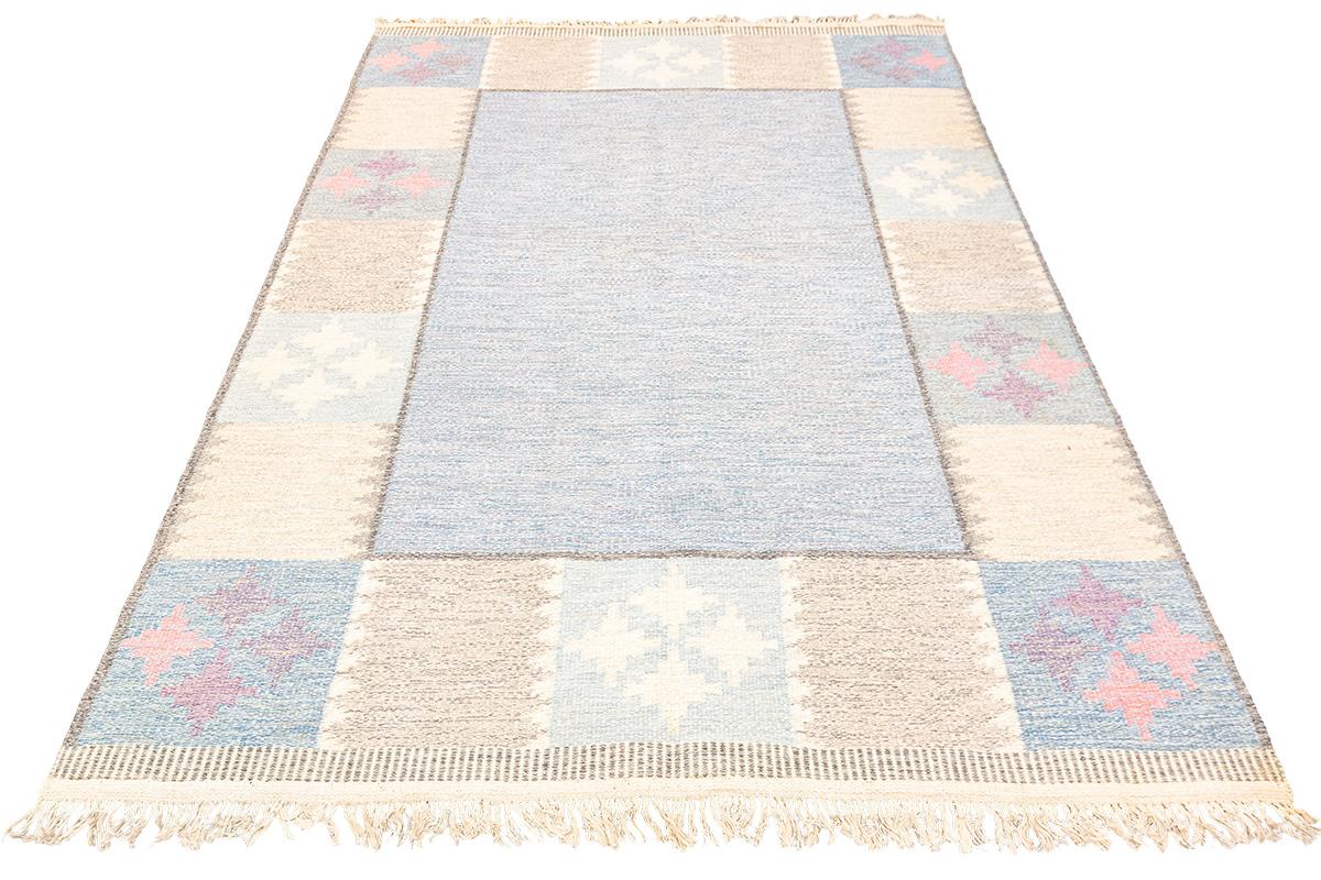 This is a Scandinavian Carpet Swedish Rollakan Rug with a classic scandinavian design blended with timeless weaving techniques. Crafted with a simple aesthetic, this rug features a soft color palette and an intricate flat weaving technique that will