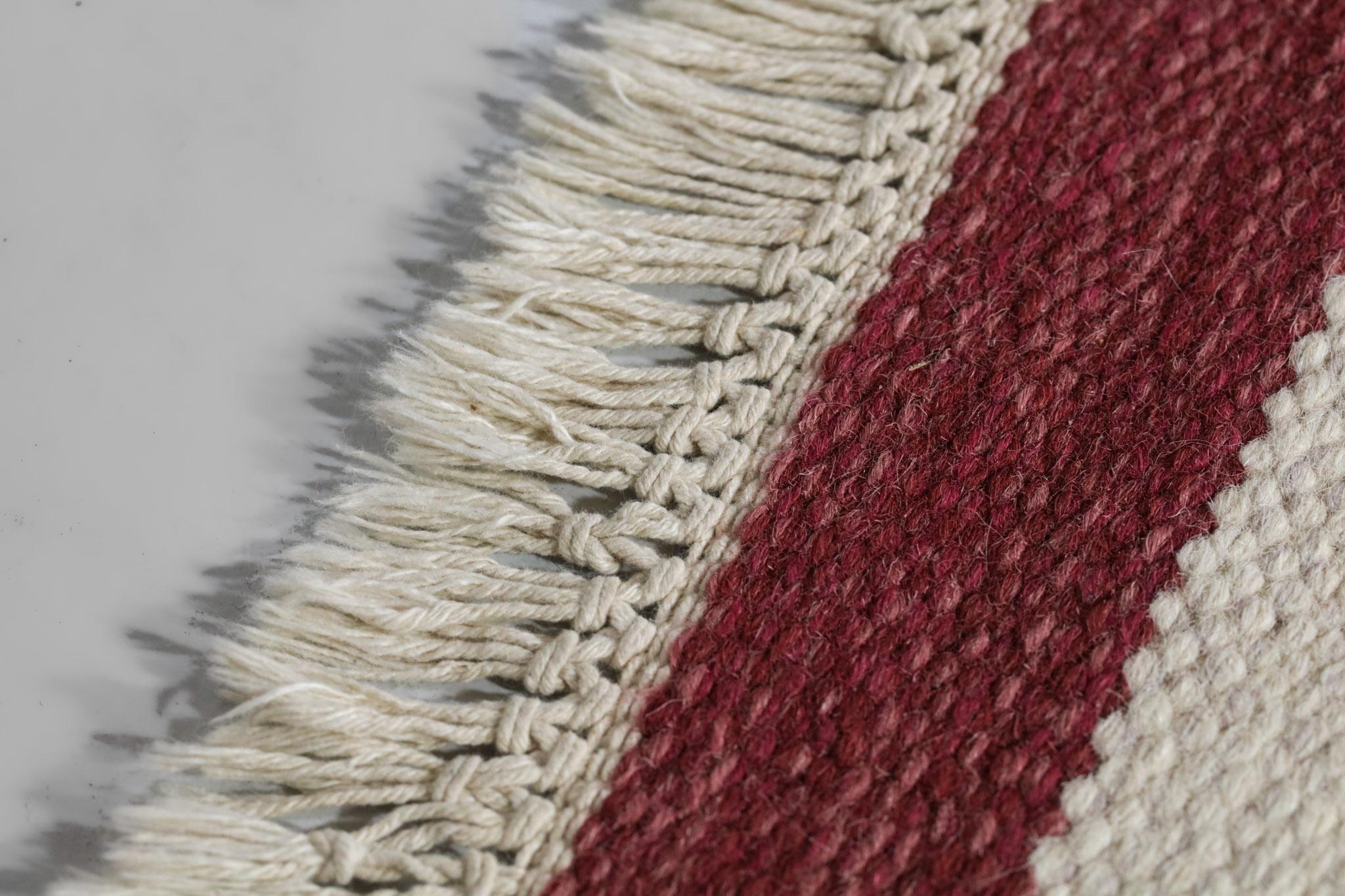 Wool Scandinavian Carpet Woven Rug Pink Rollakan Rolakan Carpet Swedish, G120 For Sale