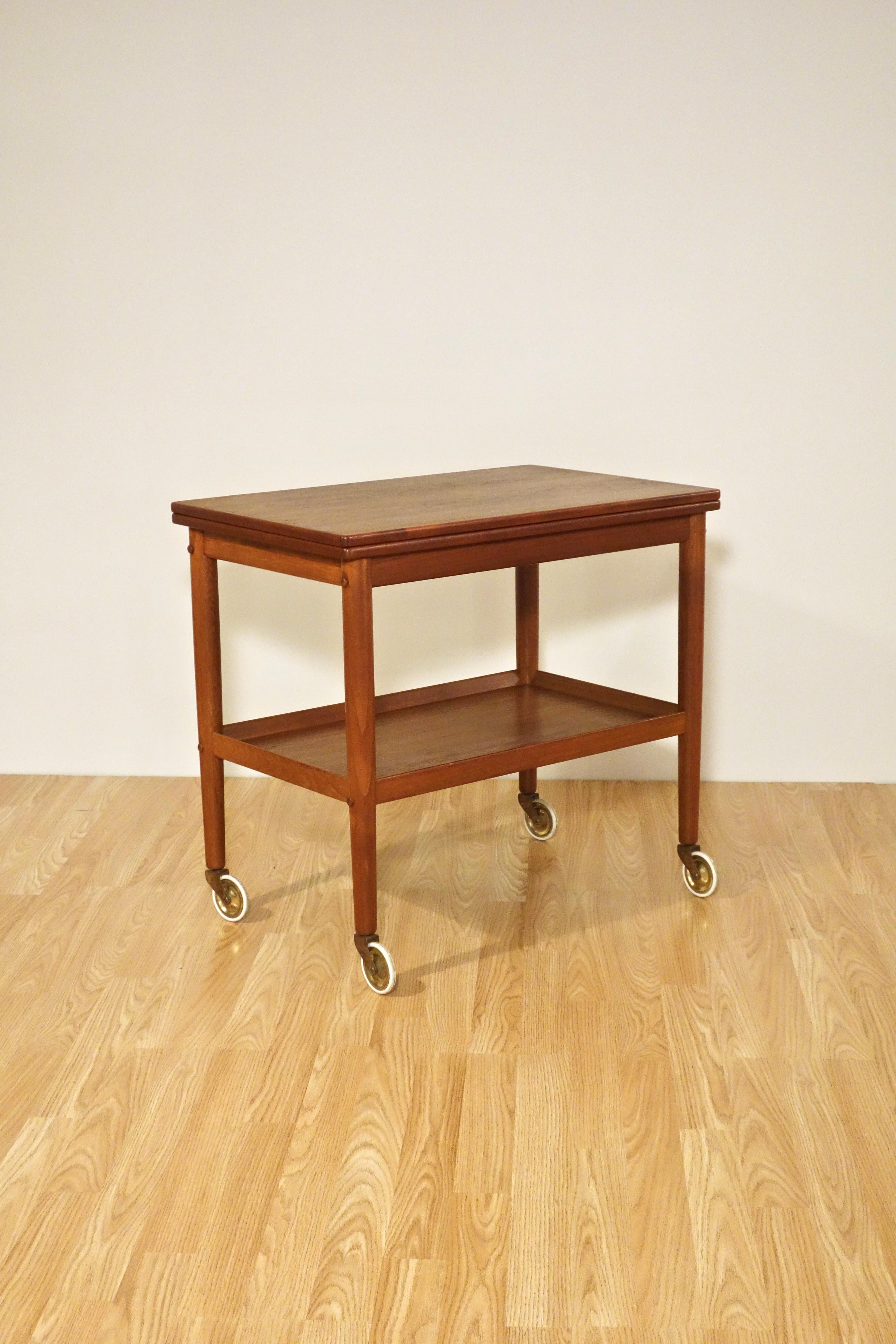 Scandinavian server by Grete Jalk for Poul Jeppesens

Danish manufacture dating from the 1960's, very beautifully made in light Rosewood.

Stamped under the top, this model is a classic signed by one of the greatest Danish designers of the