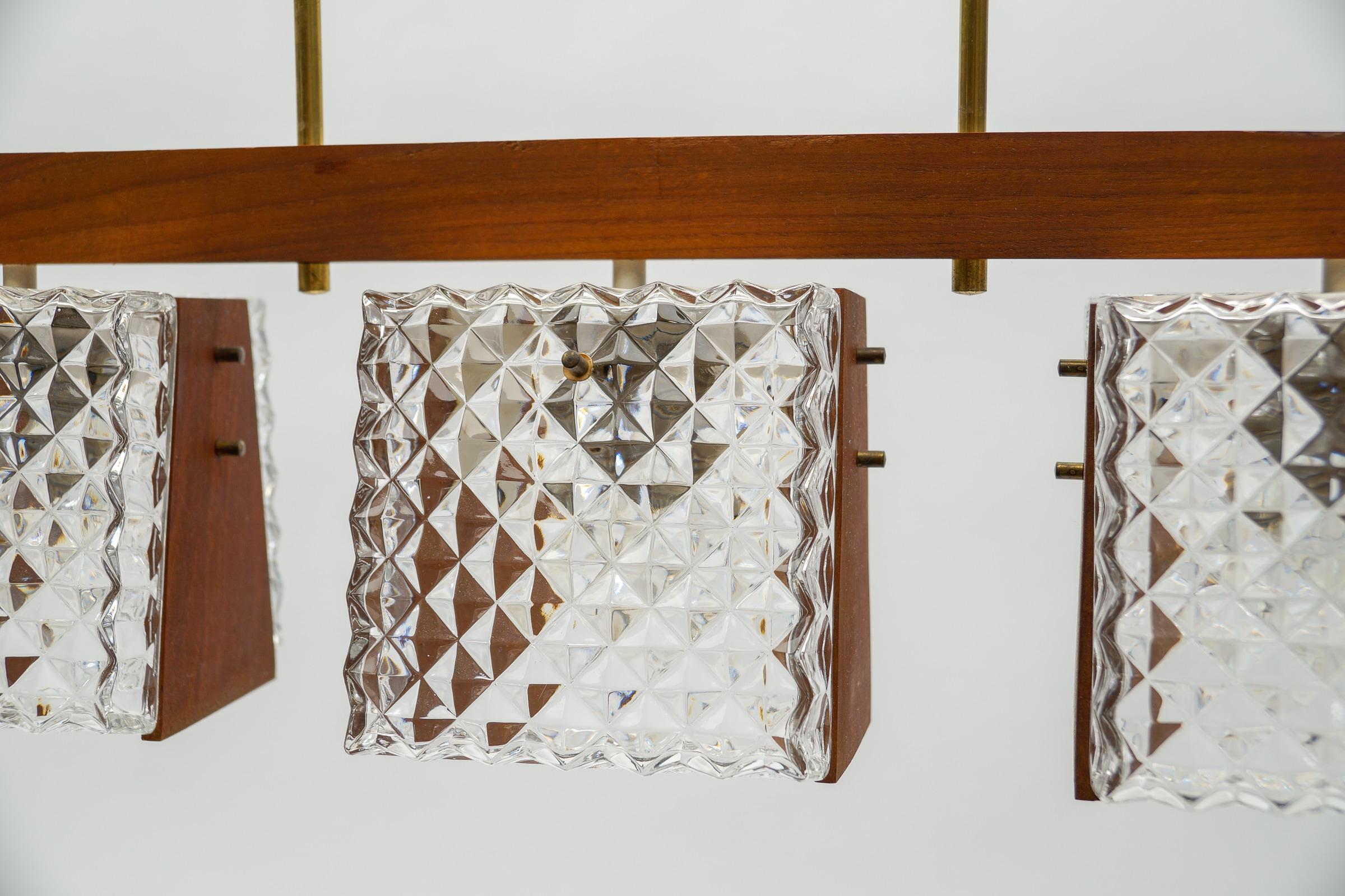 Lampada da soffitto scandinava in teak, vetro cristallo e ottone, anni '60, anni '60 in vendita 3