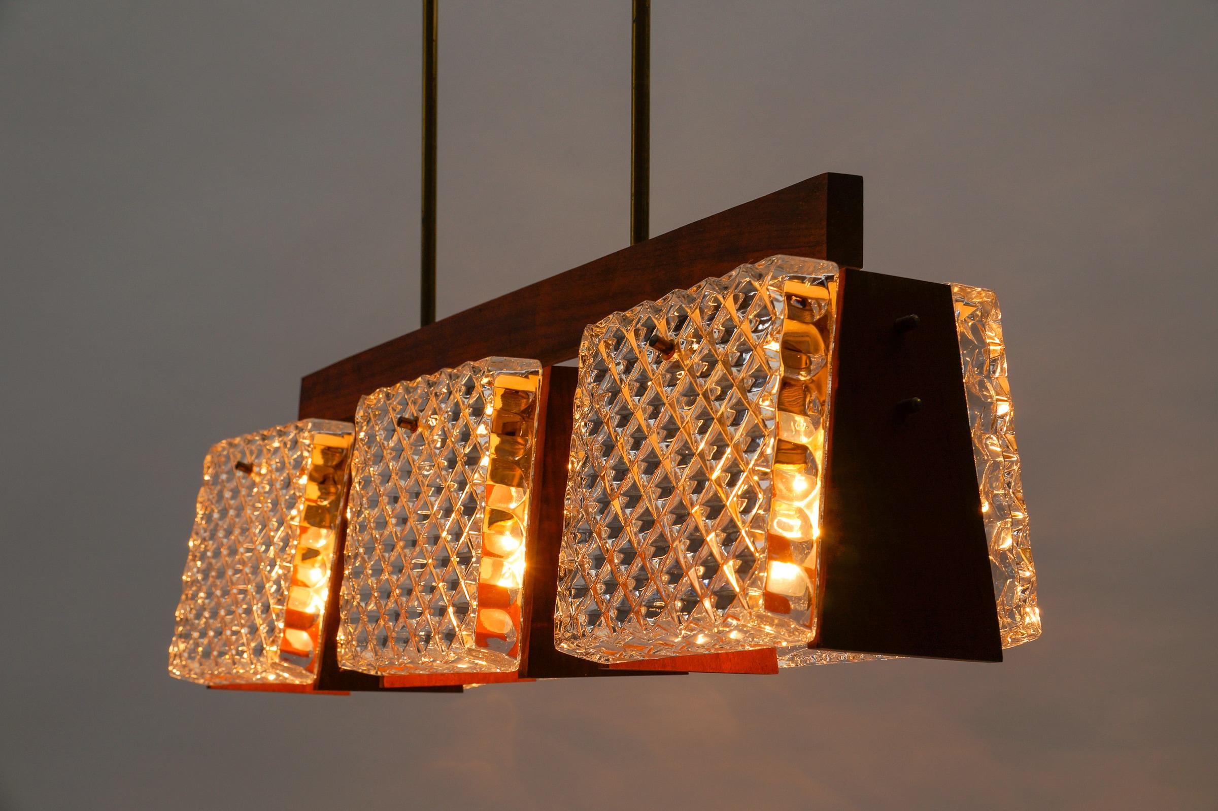 Metallo Lampada da soffitto scandinava in teak, vetro cristallo e ottone, anni '60, anni '60 in vendita