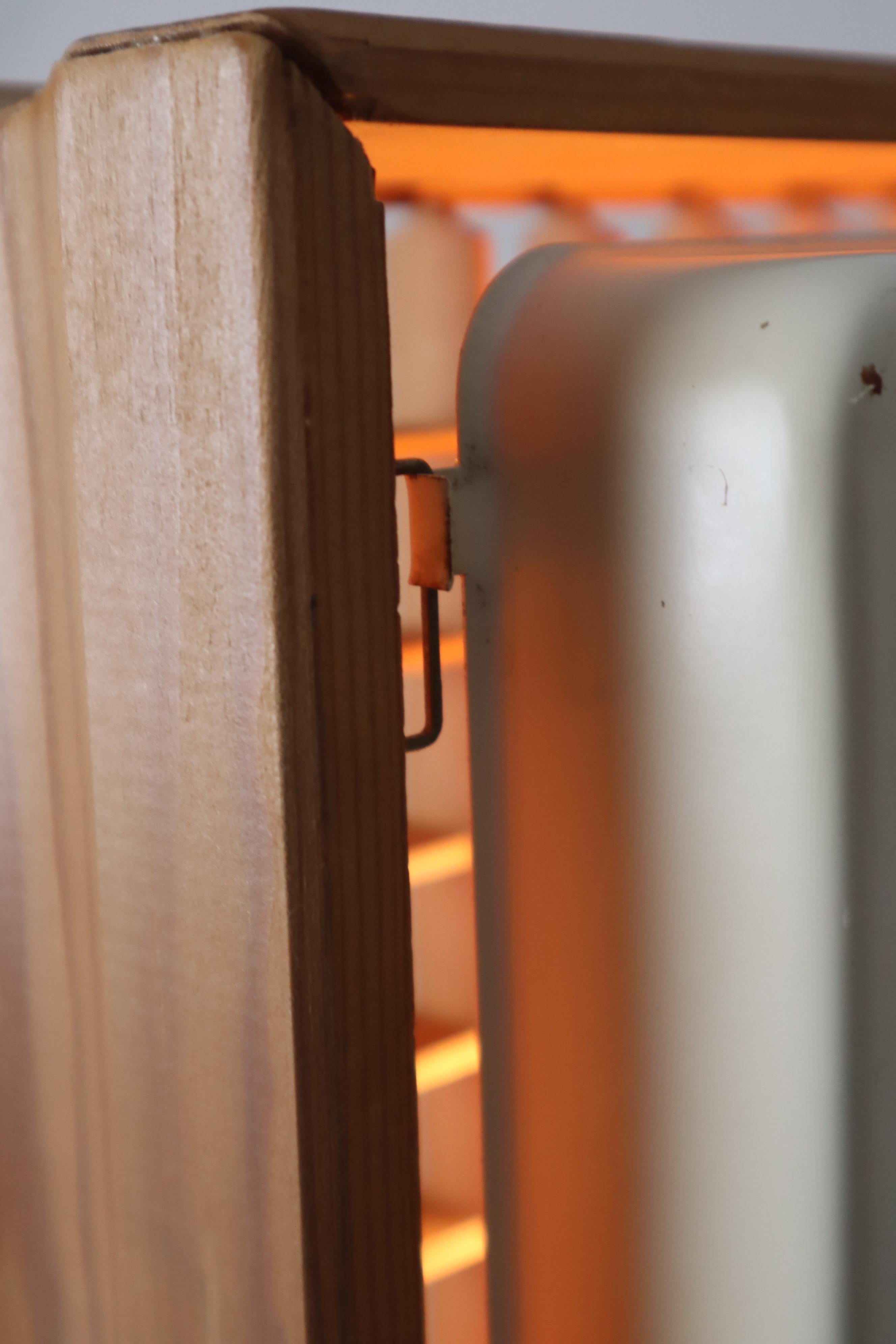 Beautiful Scandinavian ceiling light, the naturally aged pinewood radiates a cozy atmosphere, the carefully crafted grid made of the same wood completes this lamp. The lamp is operated with an E27 light bulb.
The attachment is simple, the white