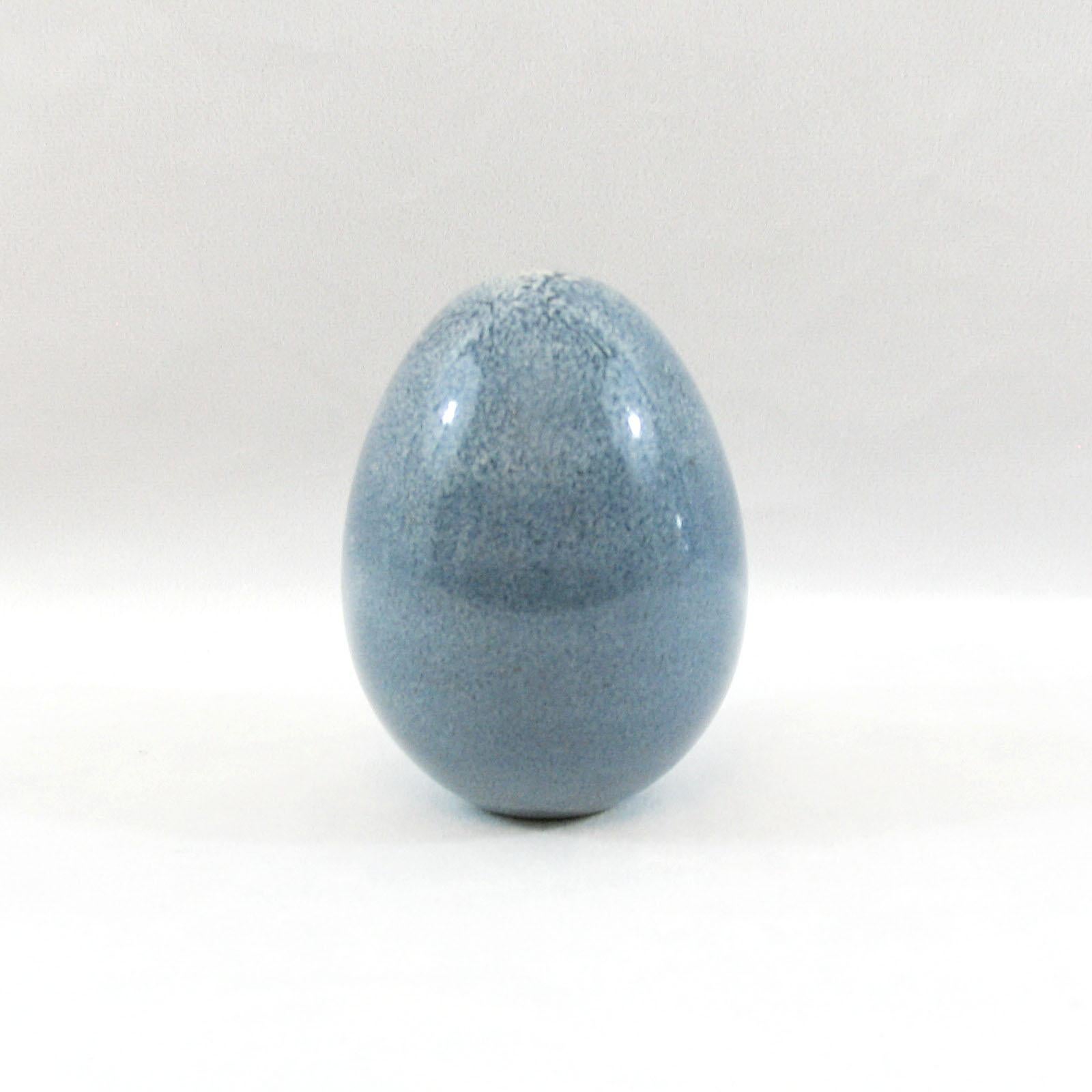 Ceramic egg sculpture designed by Per Liliengren, Sweden, 1960s. Stoneware. Signed to the bottom.

Dimensions: Height 10 cm, weight 235 gr.