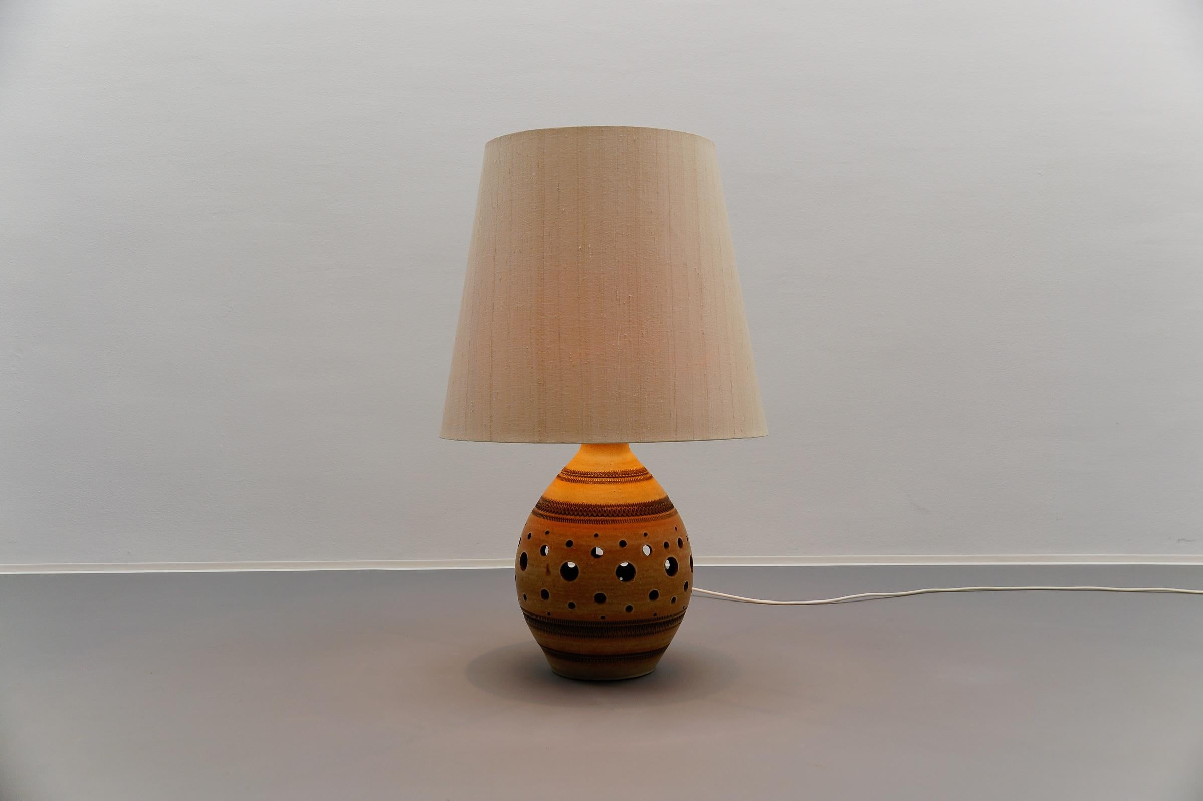 Scandinavian Ceramic Table Lamp, 1960s In Good Condition For Sale In Nürnberg, Bayern
