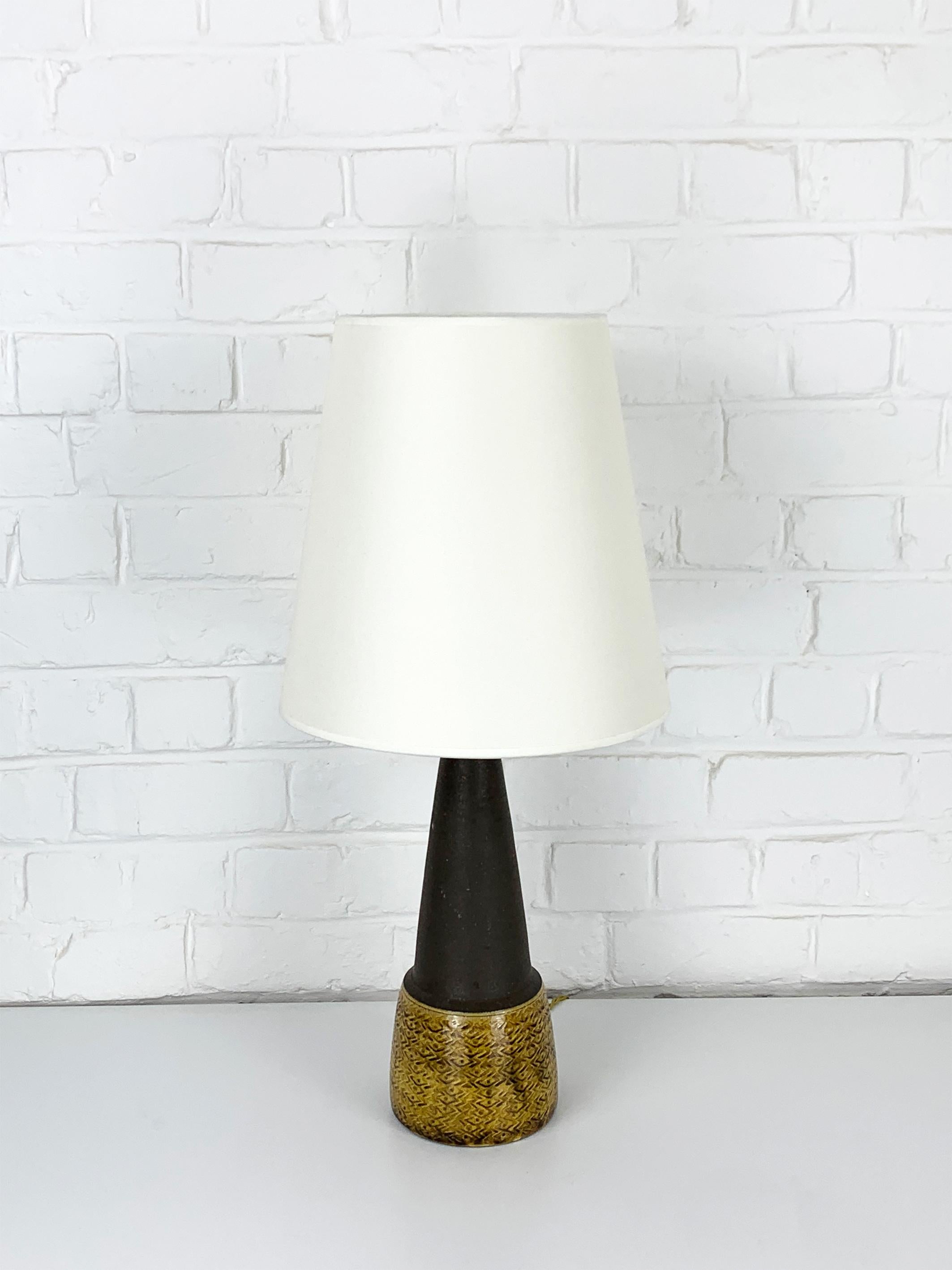 20ième siècle Lampe de table scandinave en céramique, Nils Kähler pour HAK, Danemark en vente