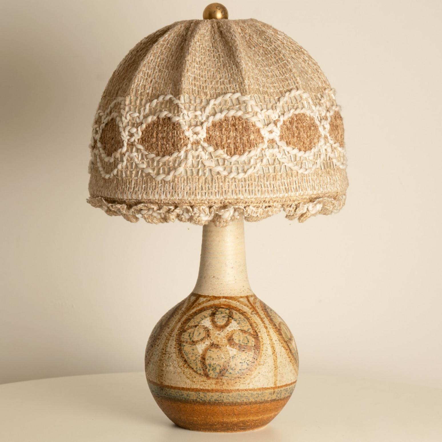 Scandinavian ceramic table lamp with geometric shapes, 1960s.

The base is made of ceramic with geometric shapes on it, together with the shade that also has these shapes on it, the lamp is a real scandinavian eyecatcher and illuminates