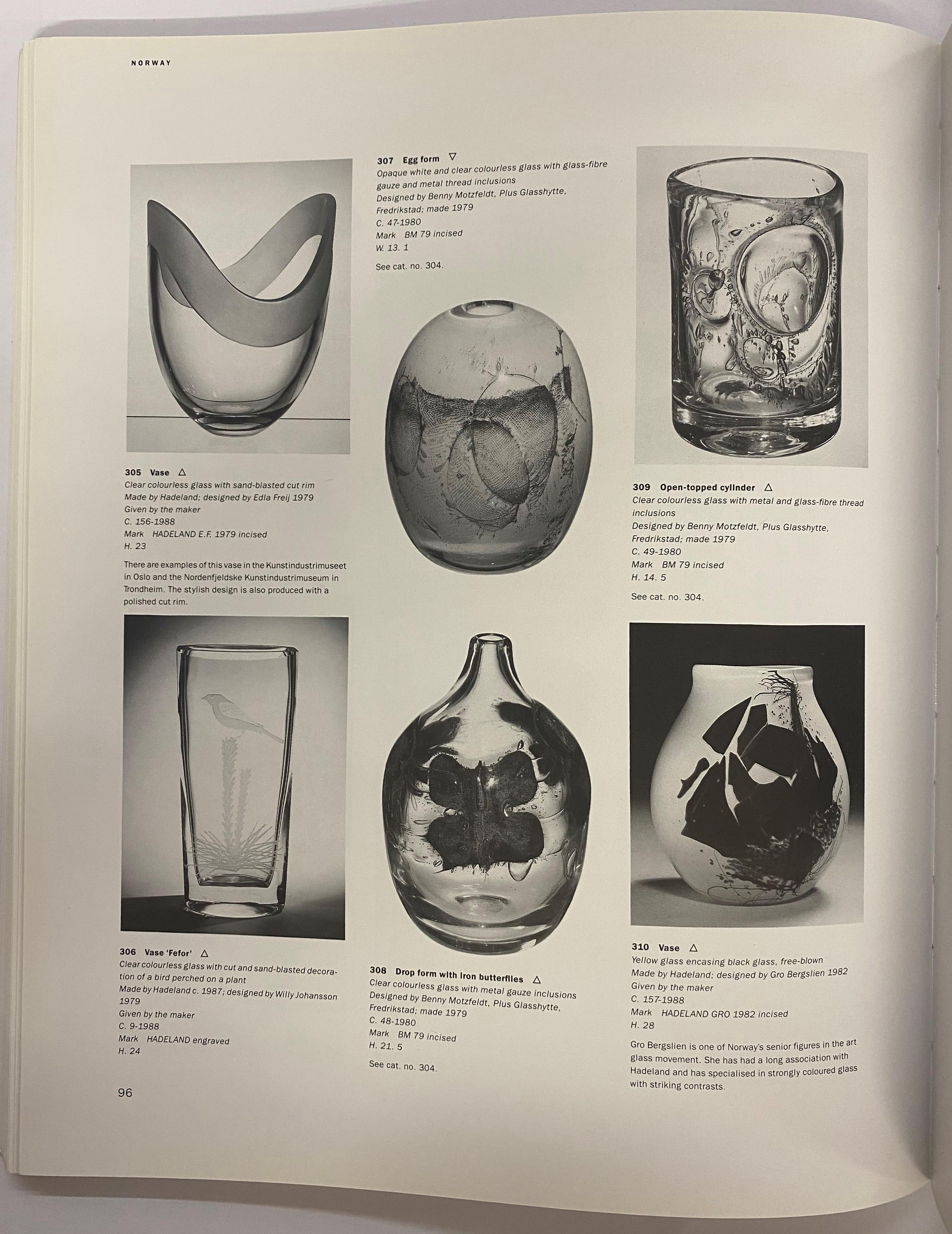 Scandinavian Ceramics & Glass in the Twentieth Century (Book) For Sale 6