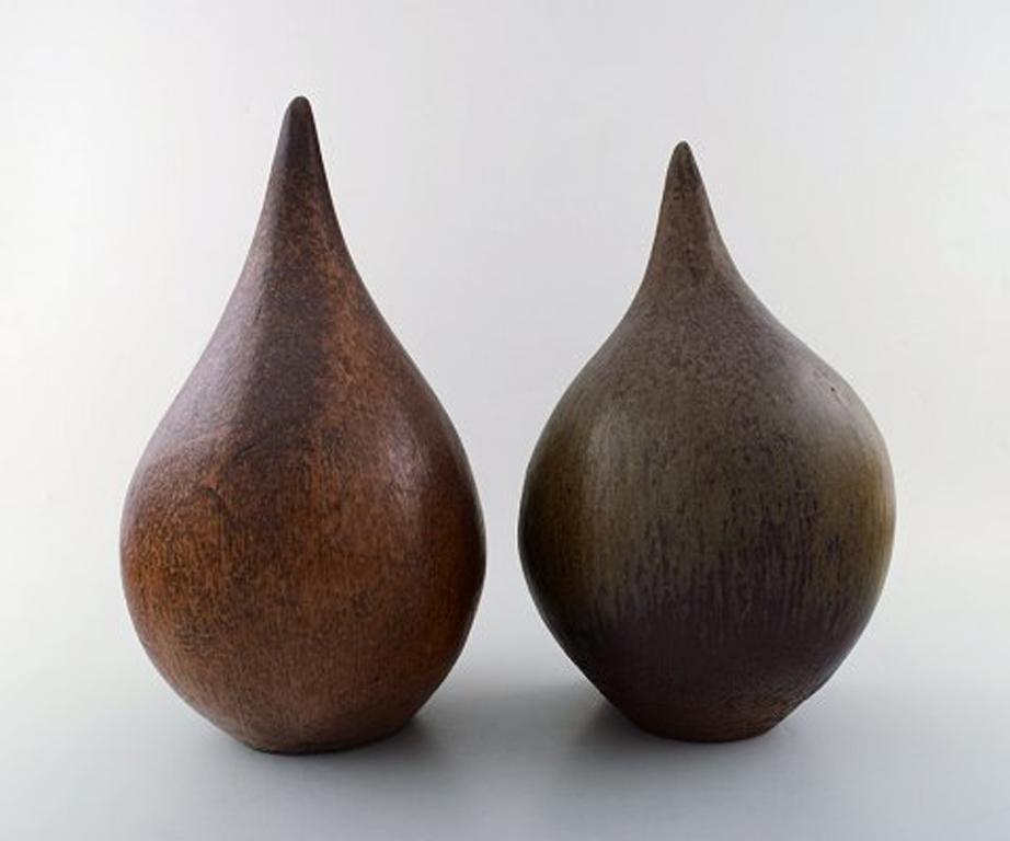 Scandinavian ceramist. A pair of large unique sculptures in ceramics. Modernist style.
Signed: FH 1978.
In perfect condition.
Measures: 37.5 cm x 20 cm.
