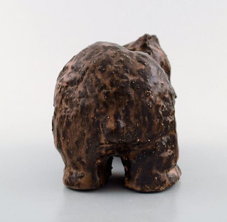 Scandinave Céramiste scandinave, figure unique d'ours brun en grès émaillé en vente