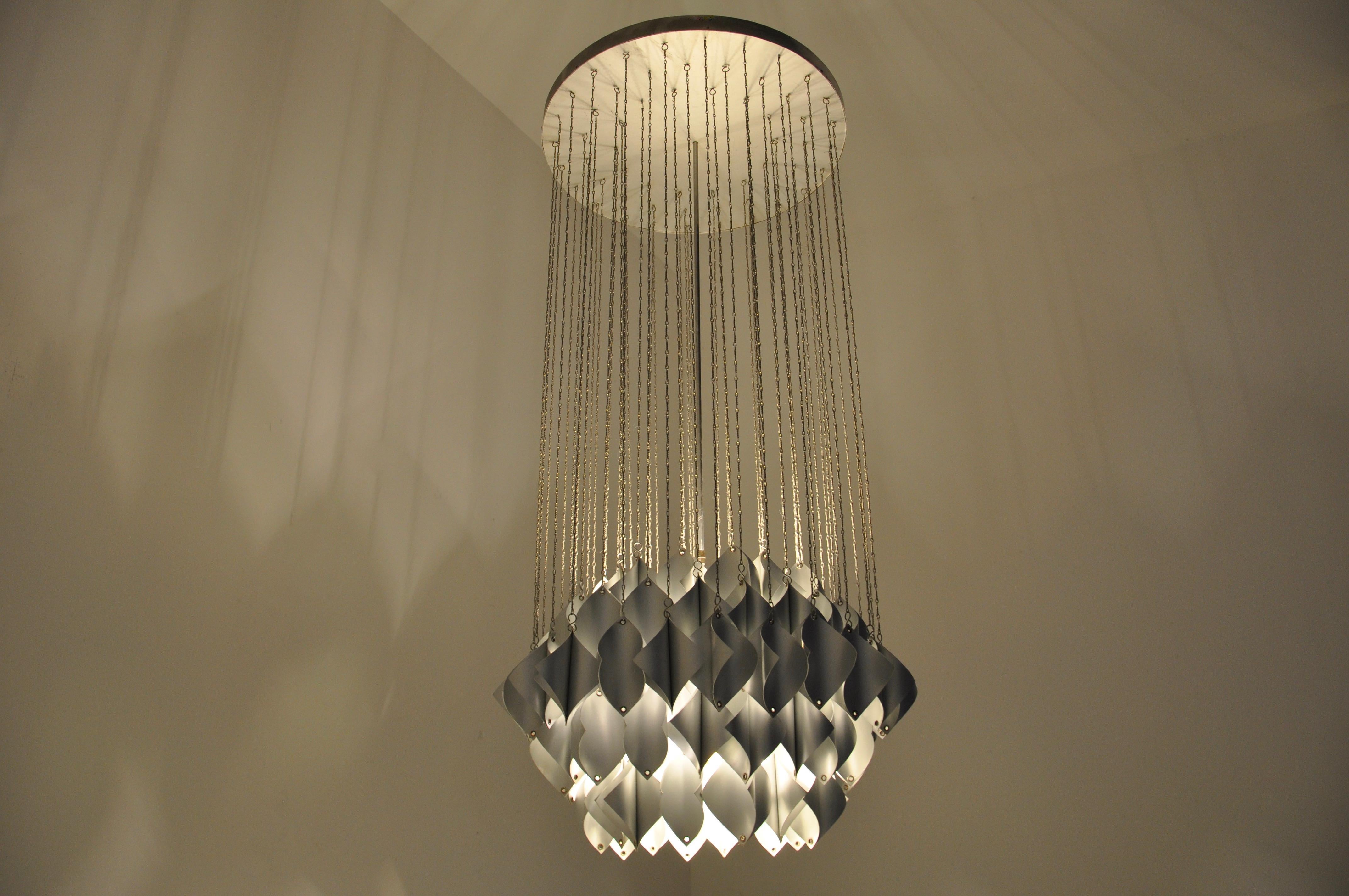 Scandinavian Chandelier 1970s In Good Condition For Sale In Lasne, BE