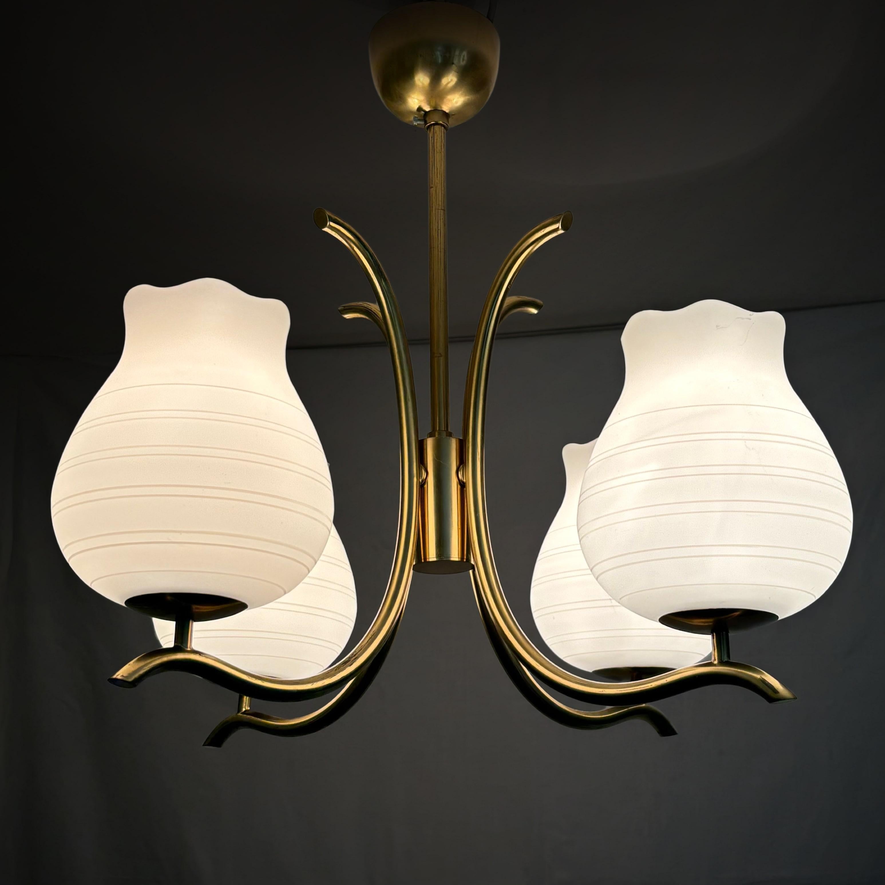 Scandinavian Modern Scandinavian chandelier attributed to Böhlmarks, brass and glass, Sweden, 1940s