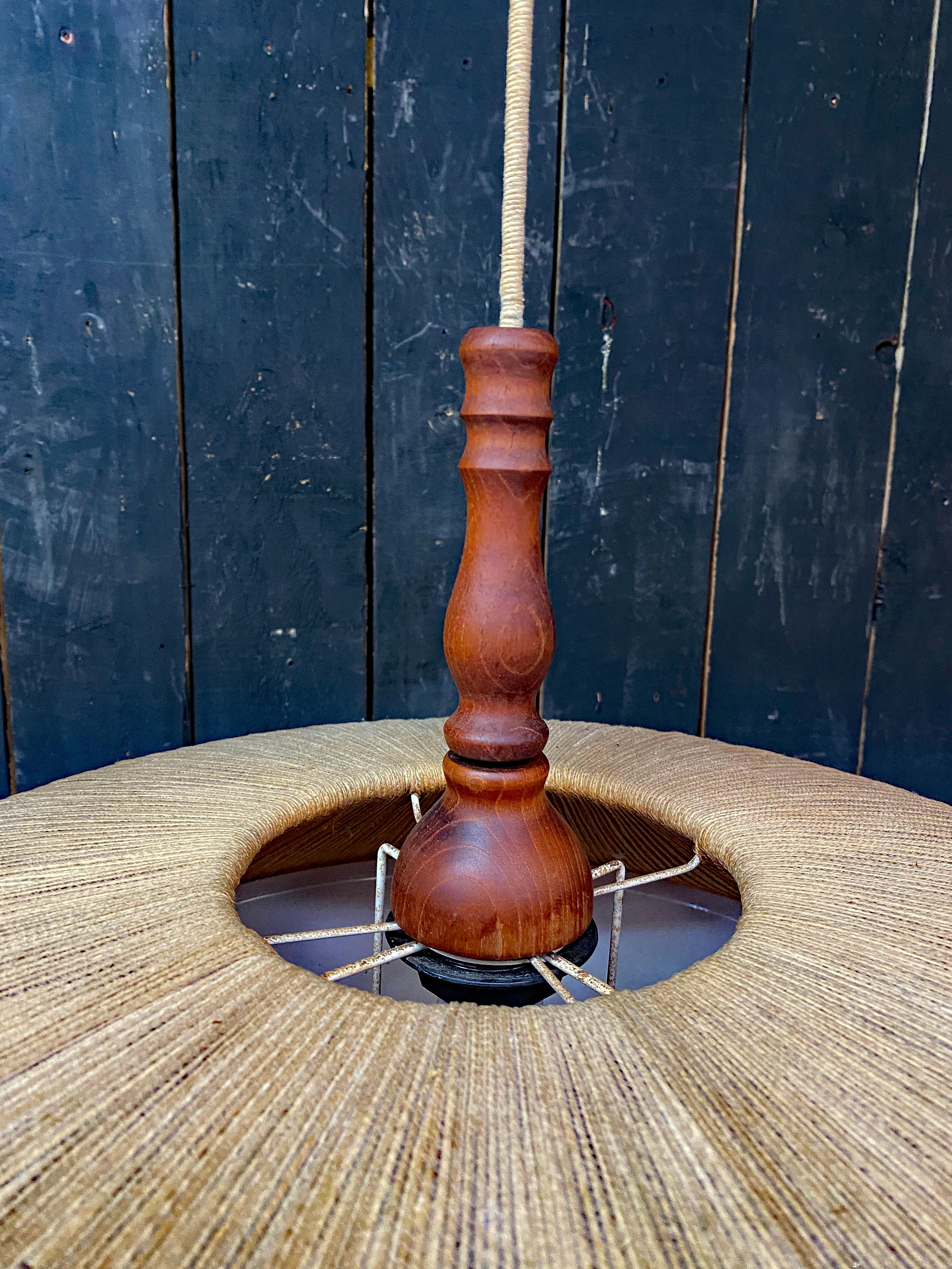Scandinavian chandelier, rises and falls, in teak and rope circa 1960  For Sale 3