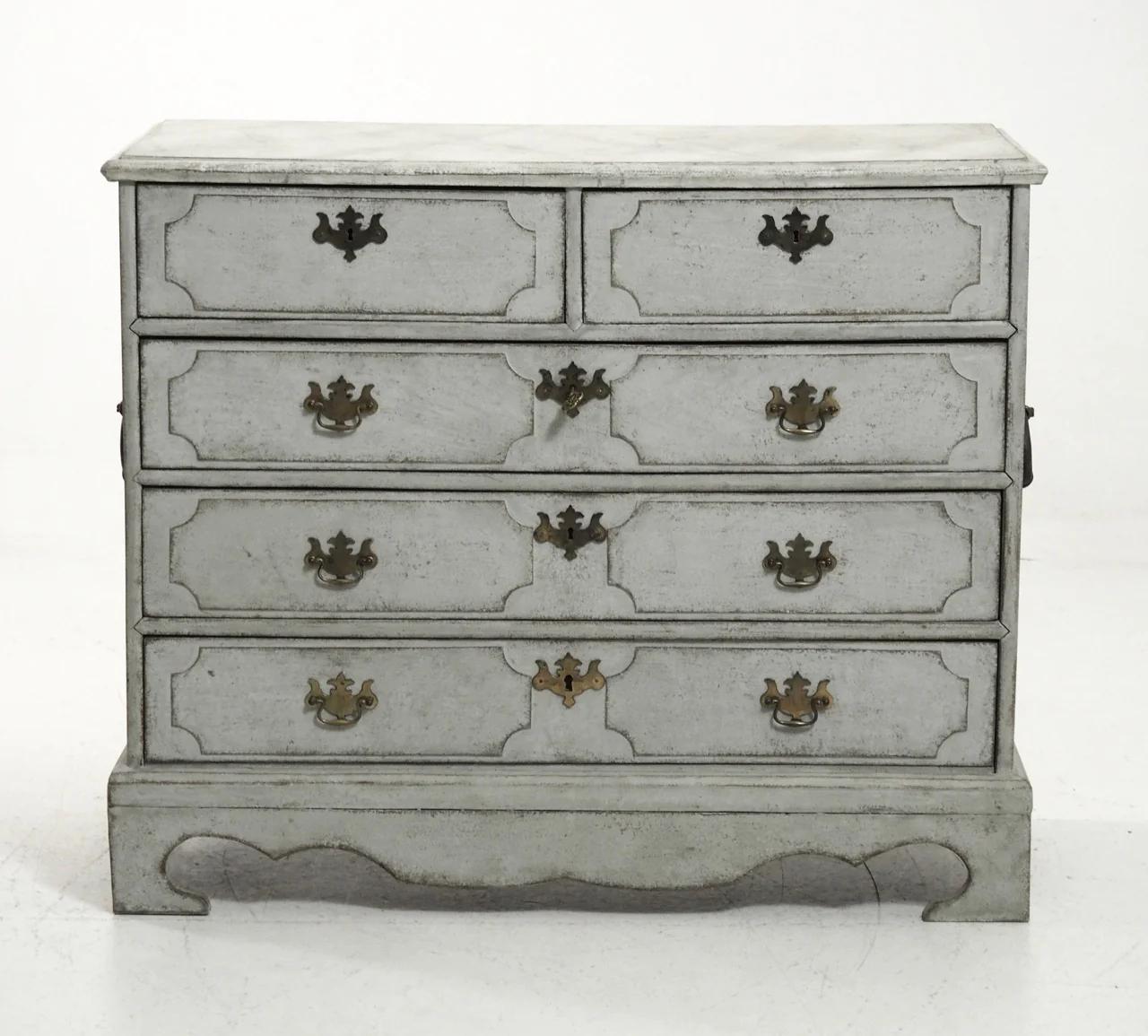 Scandinavian chest, 18th C. For Sale 1