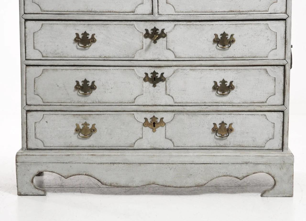 Scandinavian chest, 18th C. For Sale 4