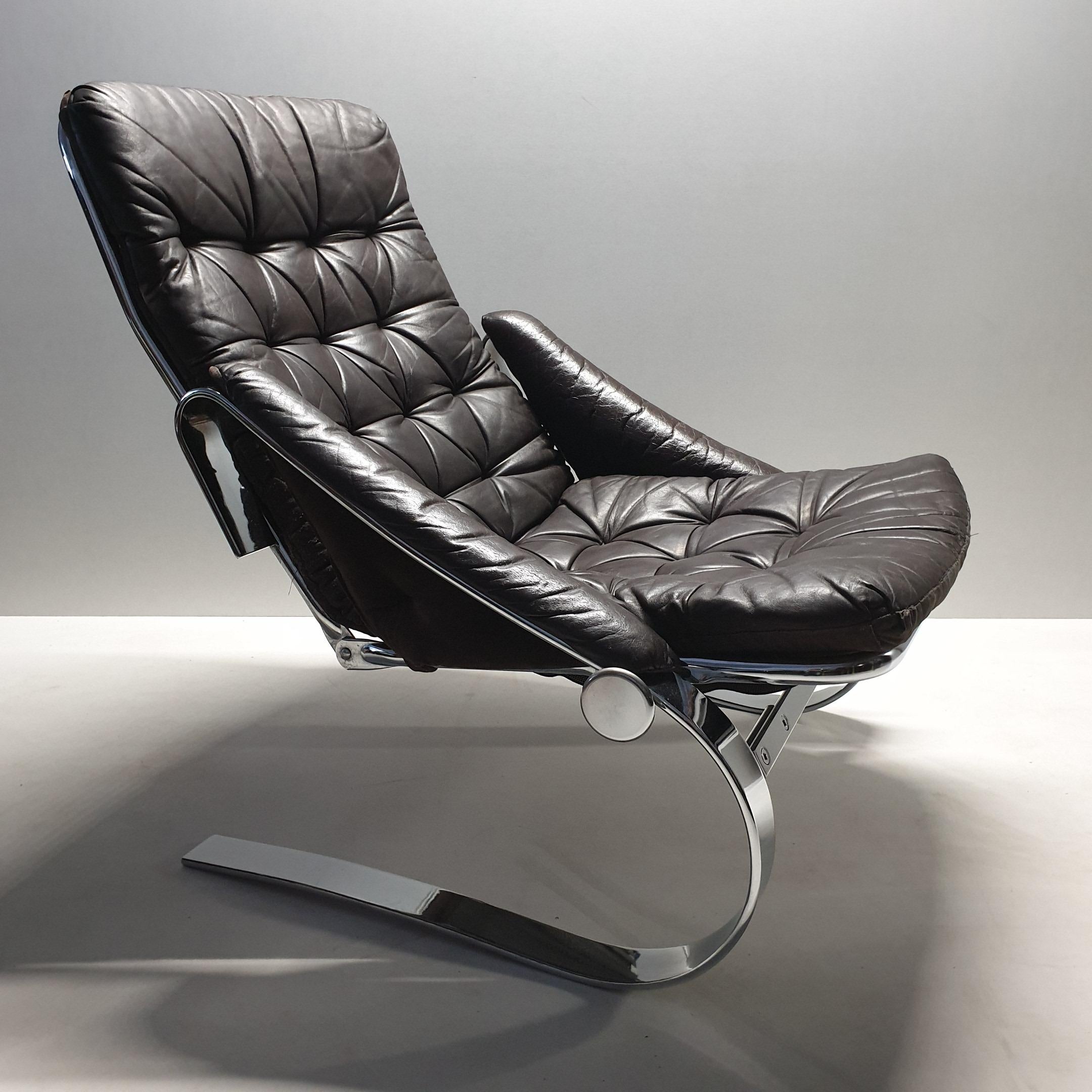 Mid-Century Modern Scandinavian Chrome Flat Steel and Leather Lounge Chair, 1970s For Sale