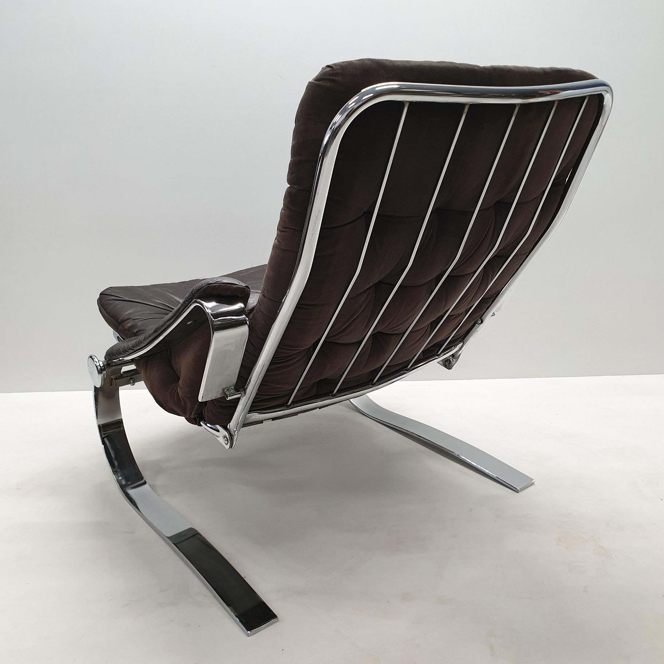 Scandinavian Chrome Flat Steel and Leather Lounge Chair, 1970s For Sale 1