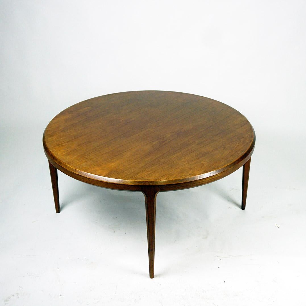 Scandinavian Modern Scandinavian Circular Rosewood Coffee Table by Johannes Andersen For Sale
