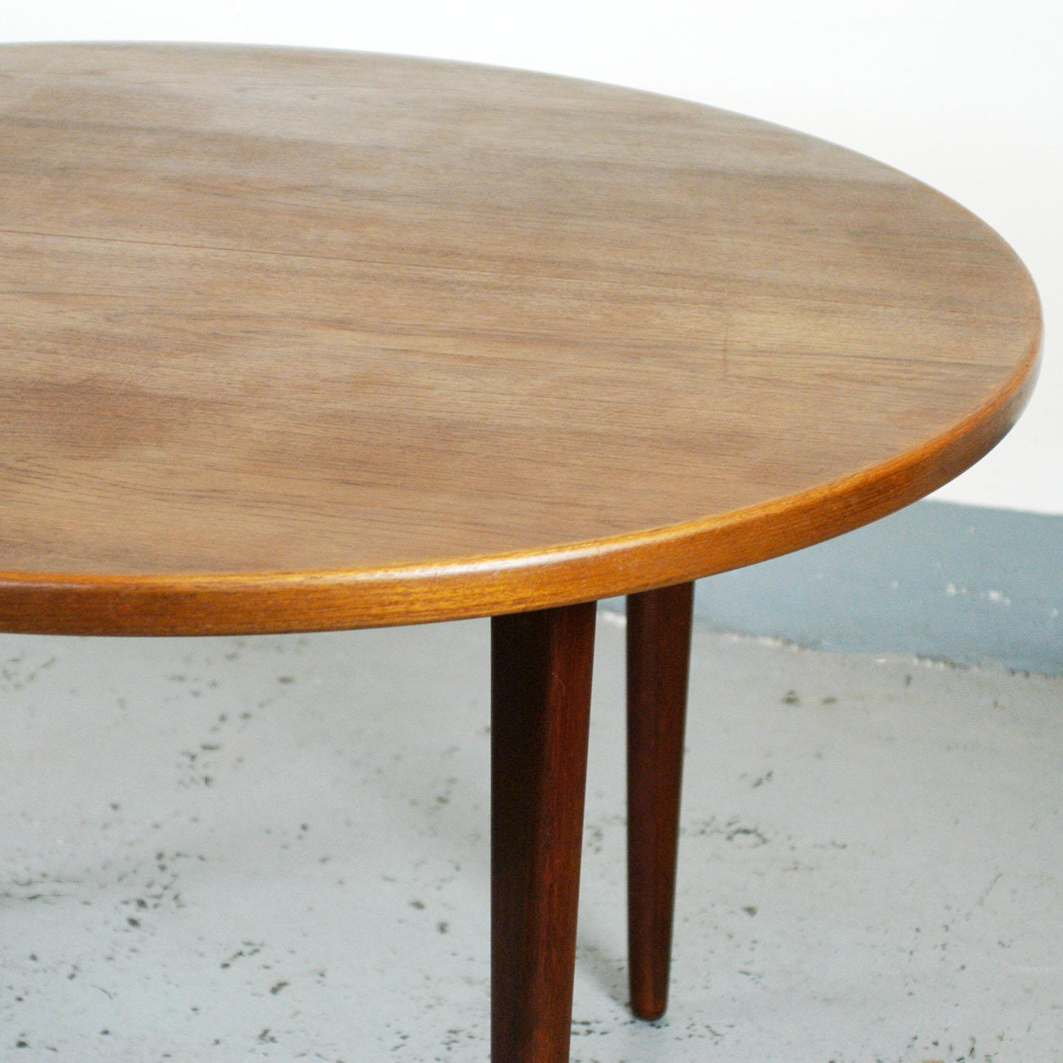 Scandinavian Circular Teak Dining Table with Two Extensions by  Niels Koefoeds In Good Condition In Vienna, AT