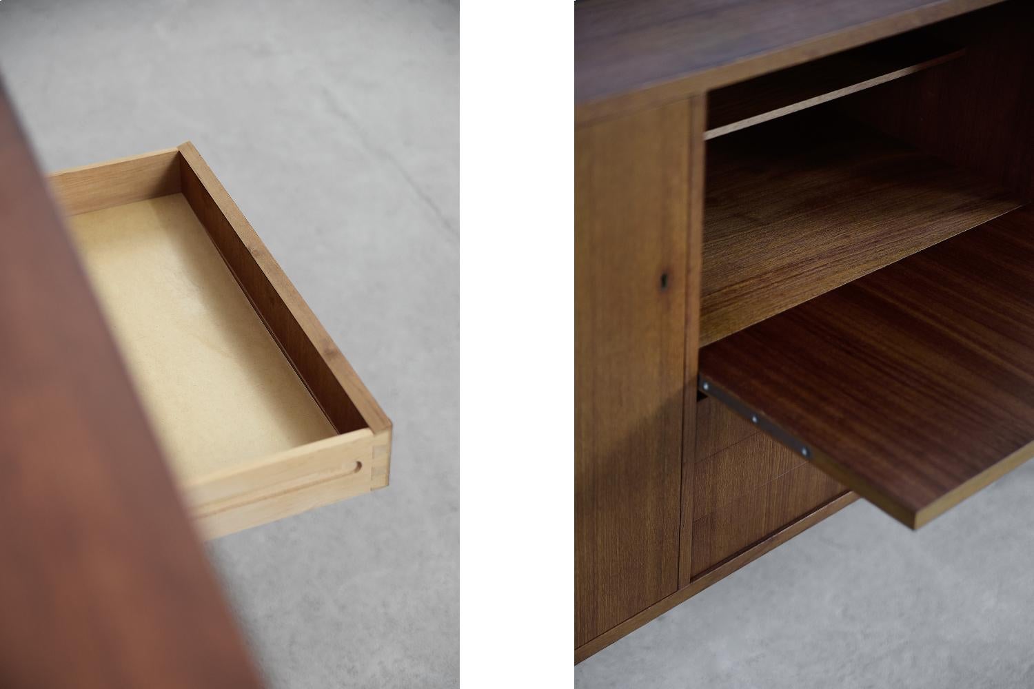 Credenza alta in legno di teak classica scandinava moderna vintage con cassetti, anni '60 in vendita 1