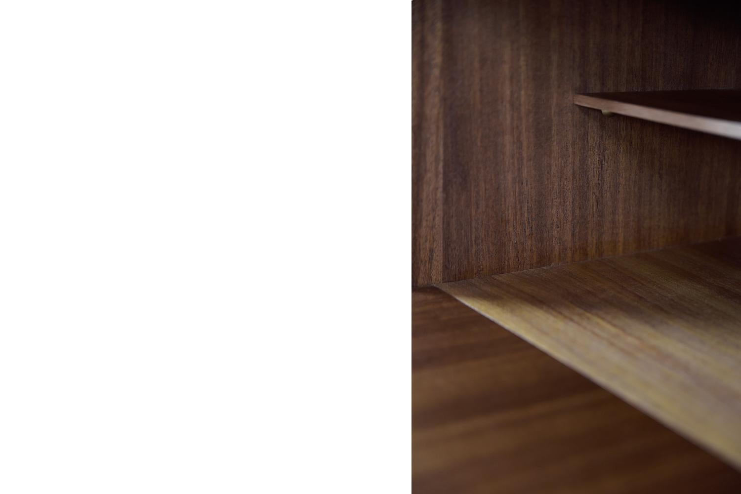 Credenza alta in legno di teak classica scandinava moderna vintage con cassetti, anni '60 in vendita 7