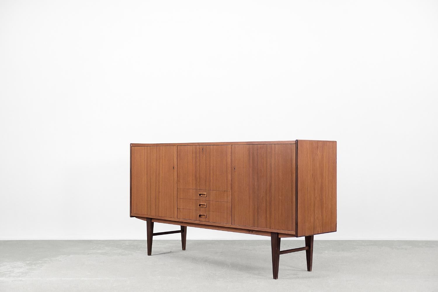 Vintage Scandinavian Modern Classic Teak Wood High Sideboard with Drawers, 1960s In Good Condition For Sale In Warszawa, Mazowieckie