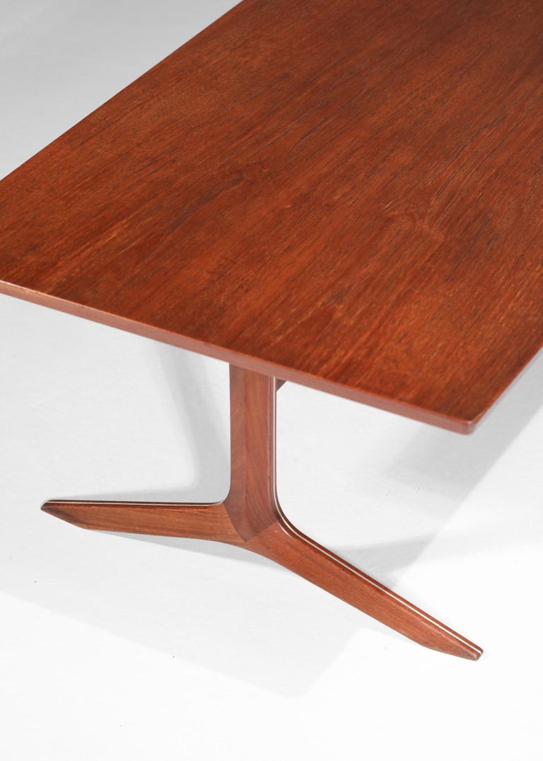 Scandinavian Coffee Table by Designers Peter Hvidt and Orla Molgard Danish In Good Condition For Sale In Lyon, FR