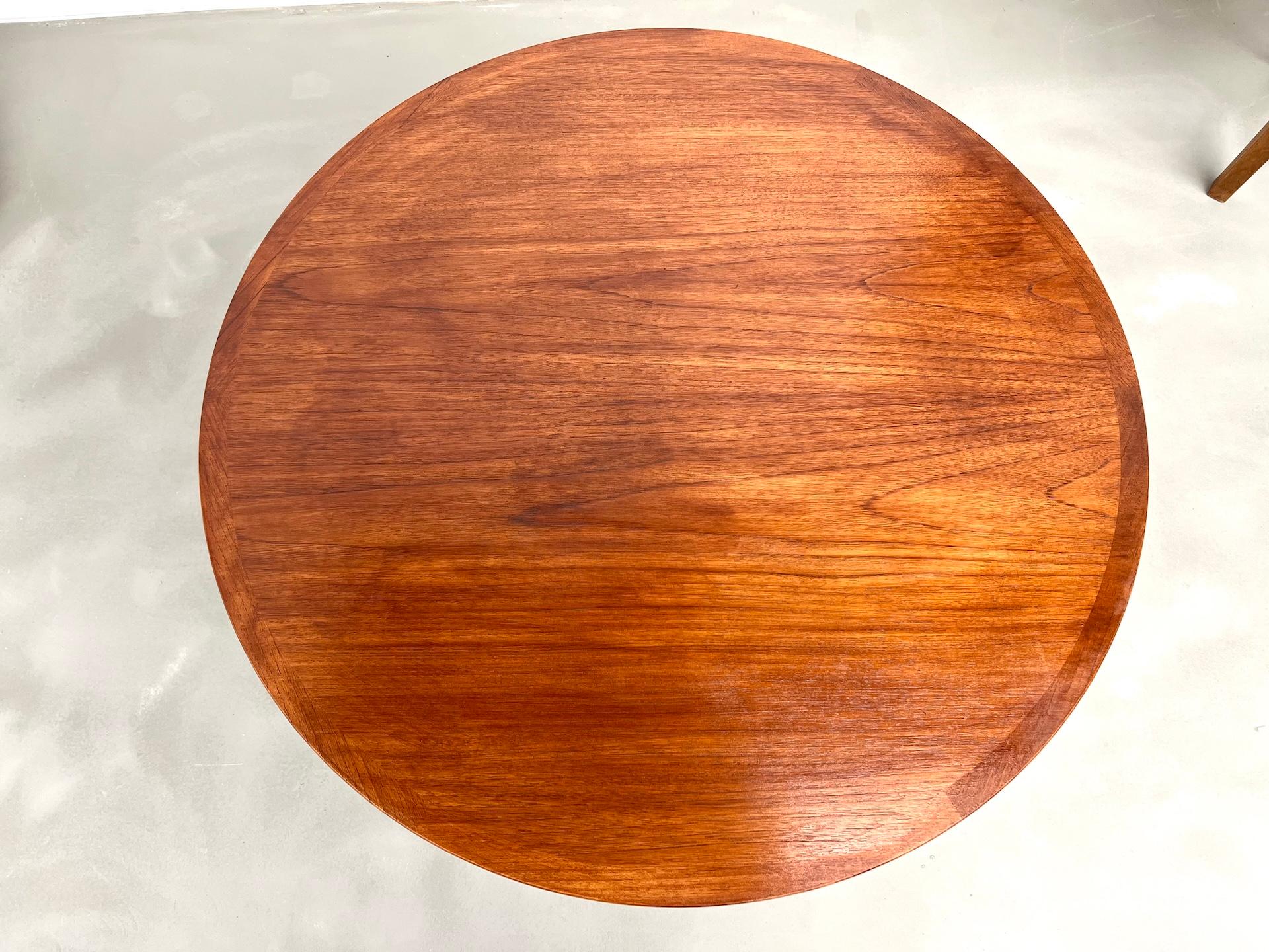 Scandinavian Coffee Table by Mobelintersia – Circa 1960 (Mitte des 20. Jahrhunderts) im Angebot
