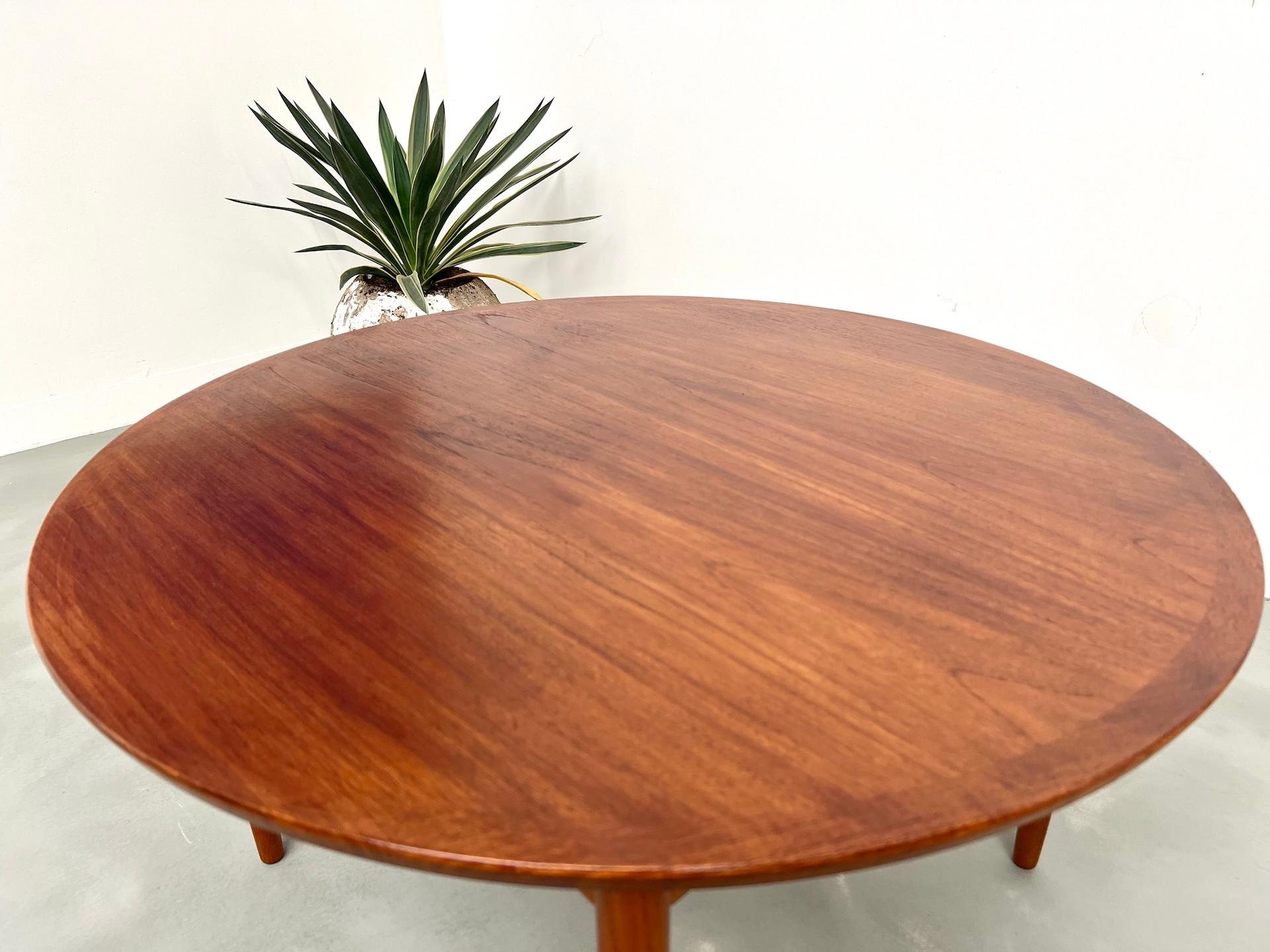 Scandinavian Coffee Table by Mobelintersia – Circa 1960 im Angebot 2