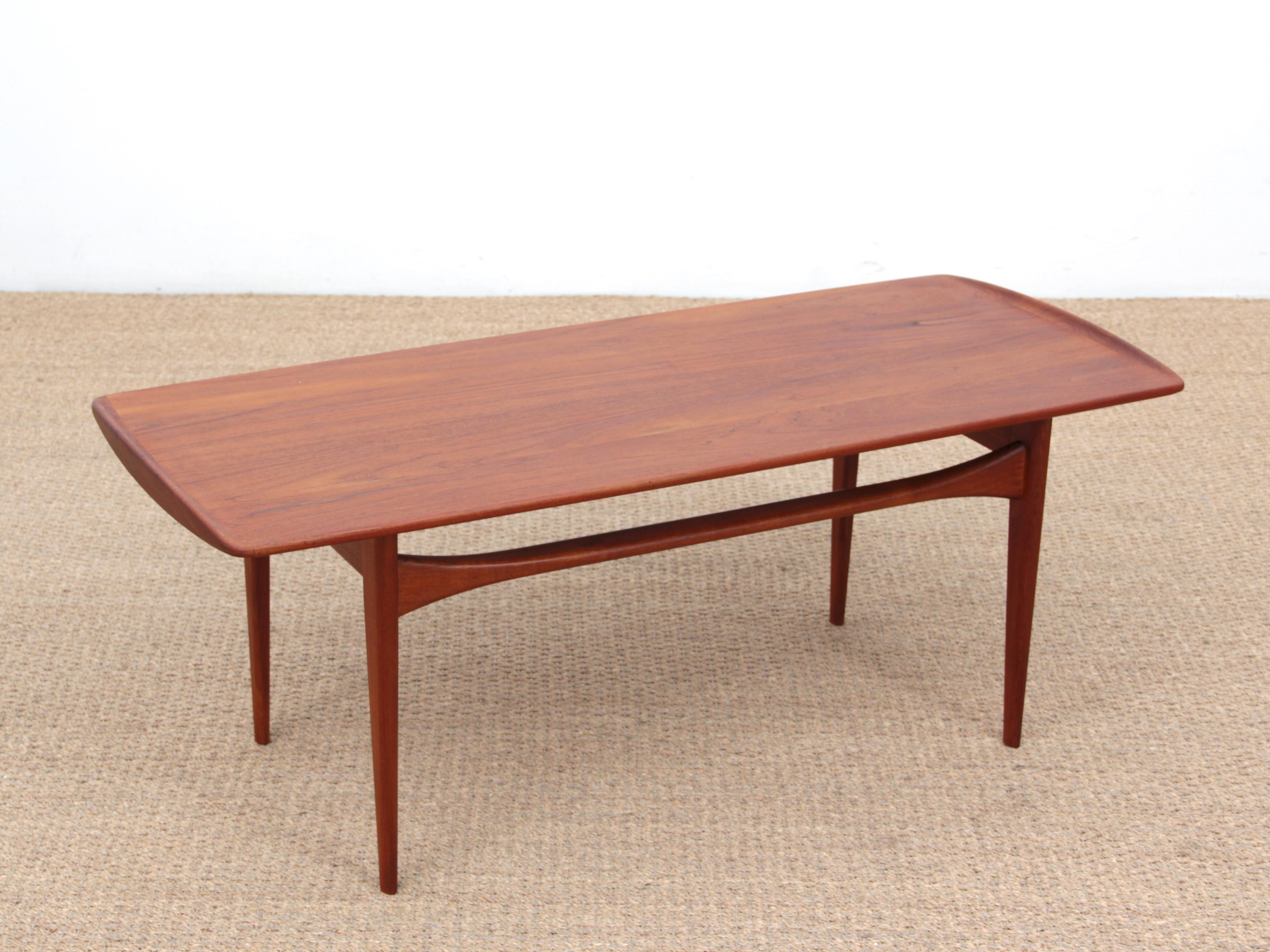 Scandinavian Coffee Table, First Edition by Peter Hvidt & Orla Mølgaard Nielsen In Good Condition For Sale In Courbevoie, FR