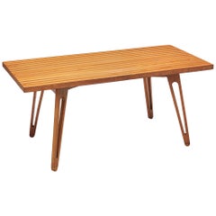 Table basse scandinave en frêne avec plateau rayé et pieds organiques