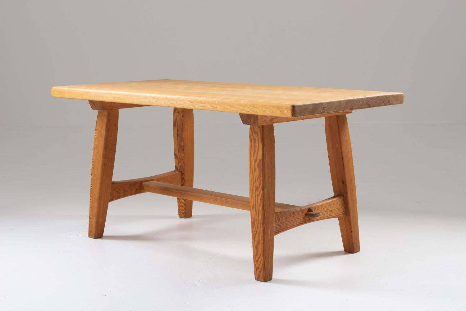 Beautiful Norwegian coffee table by Krogenæs, 1960s.
Krogenæs is well known for their high-quality pine furniture. This coffee table is a great example with its simple and robust design. 

Condition: Very good vintage condition with light signs