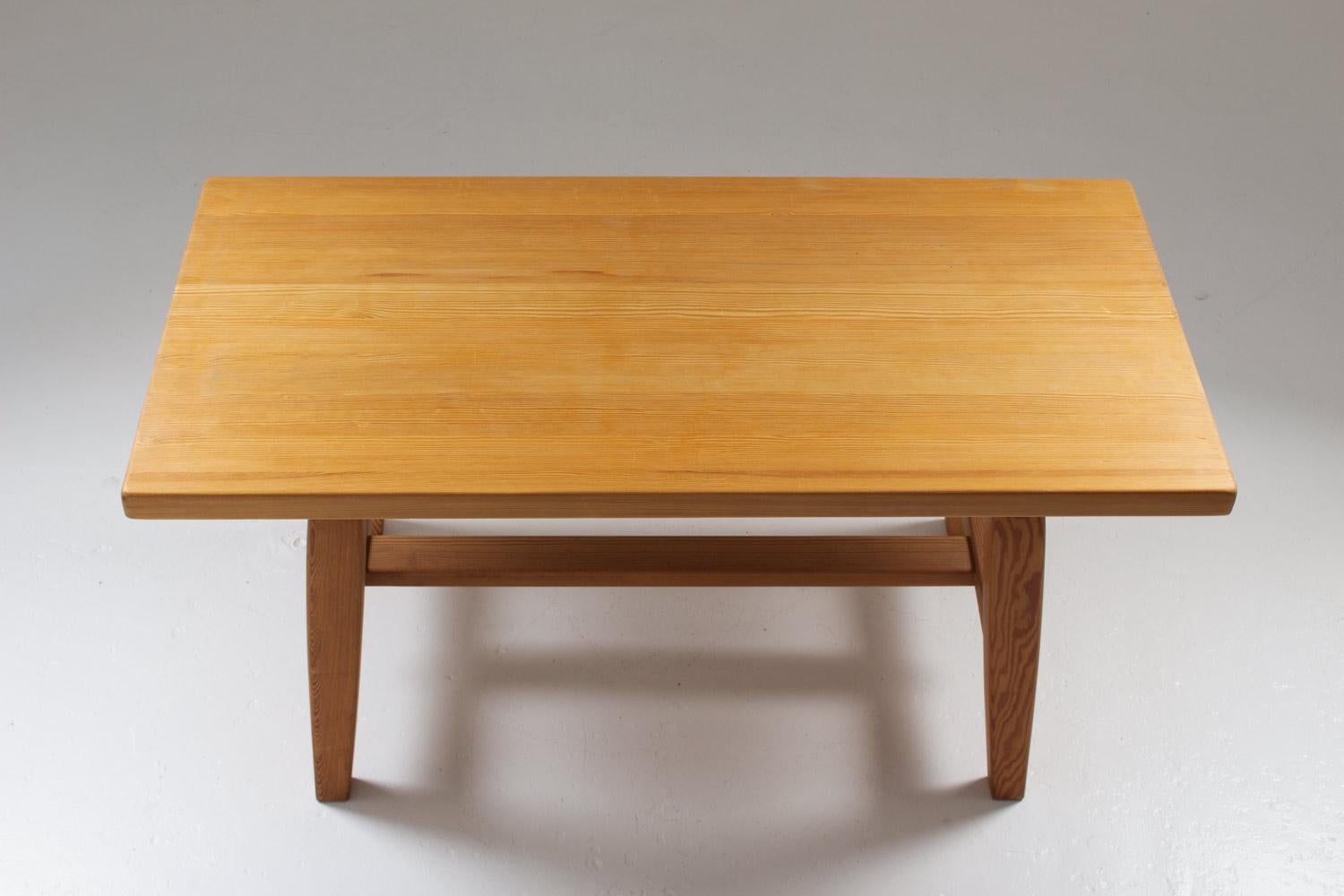 Scandinavian Coffee Table in Pine by Krogenæs In Good Condition In Karlstad, SE