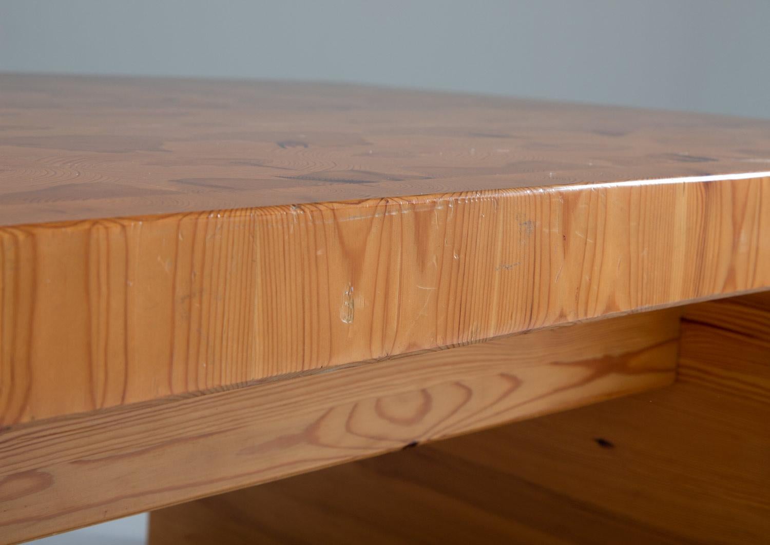 Scandinavian Coffee Table in Solid Pine In Good Condition For Sale In Karlstad, SE