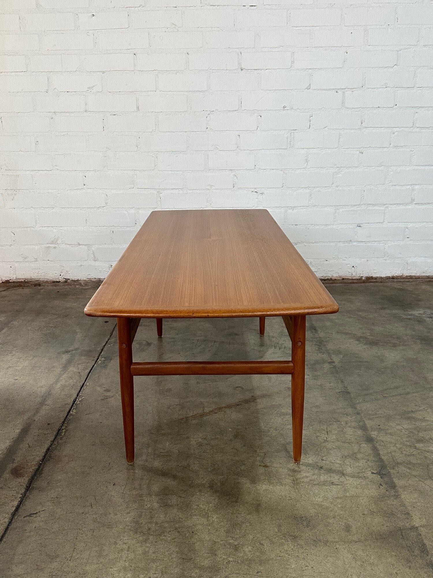 Scandinavian coffee table in teak For Sale 3
