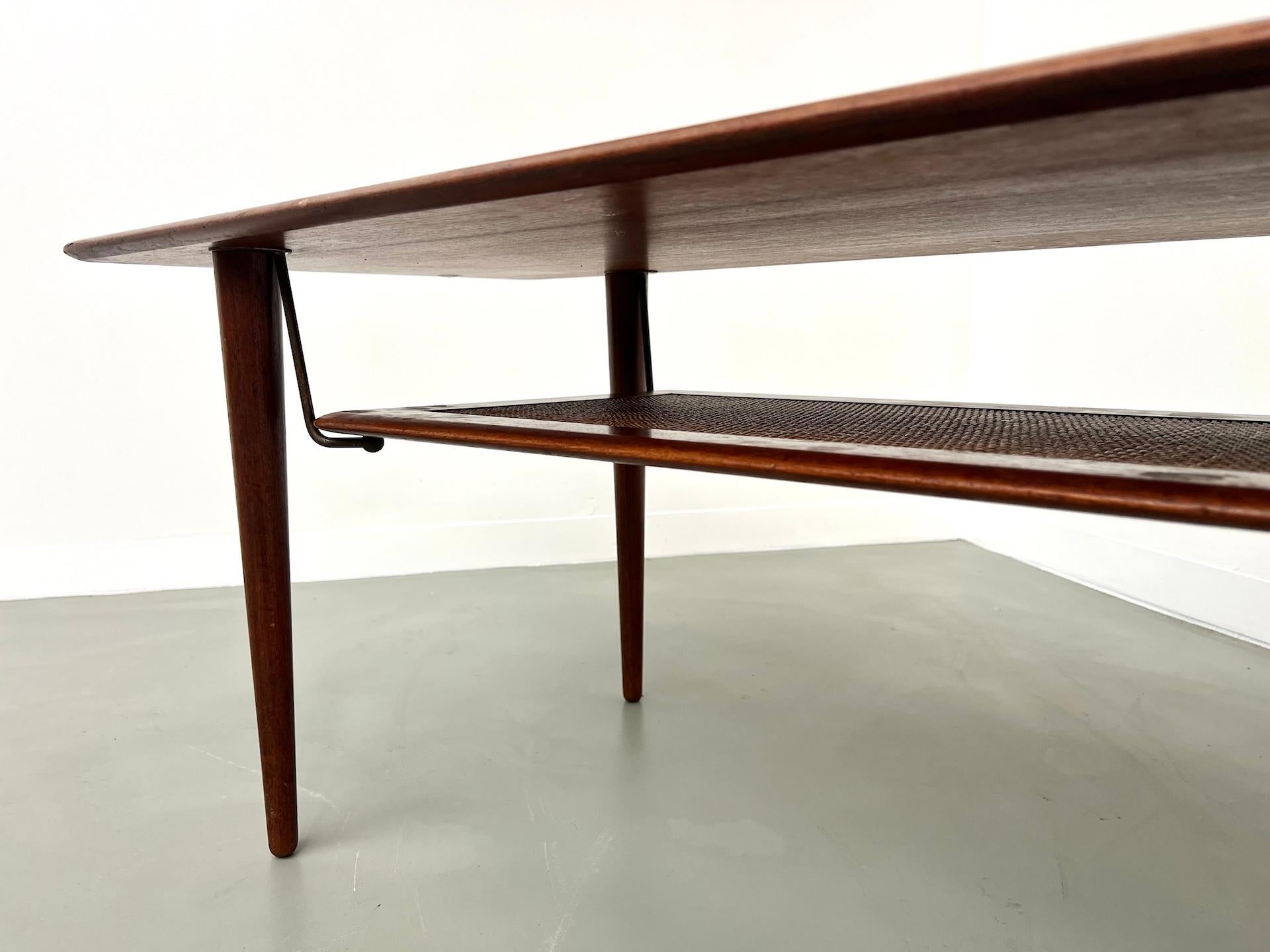 Scandinavian coffee table mod. FD516 - circa 1960 For Sale 3