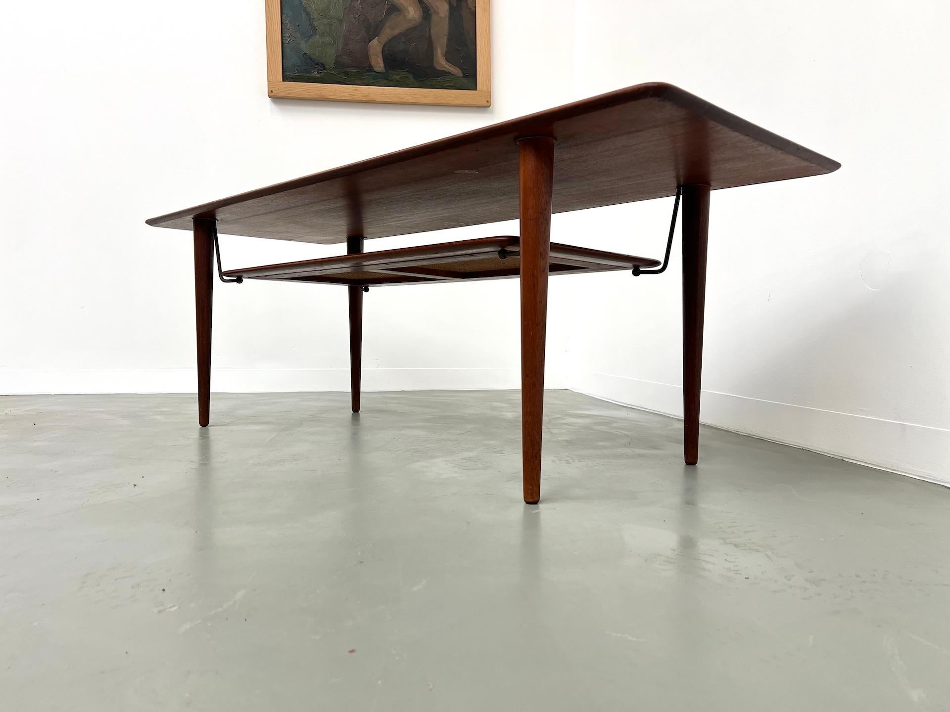 Scandinavian coffee table mod. FD516 - circa 1960 For Sale 5