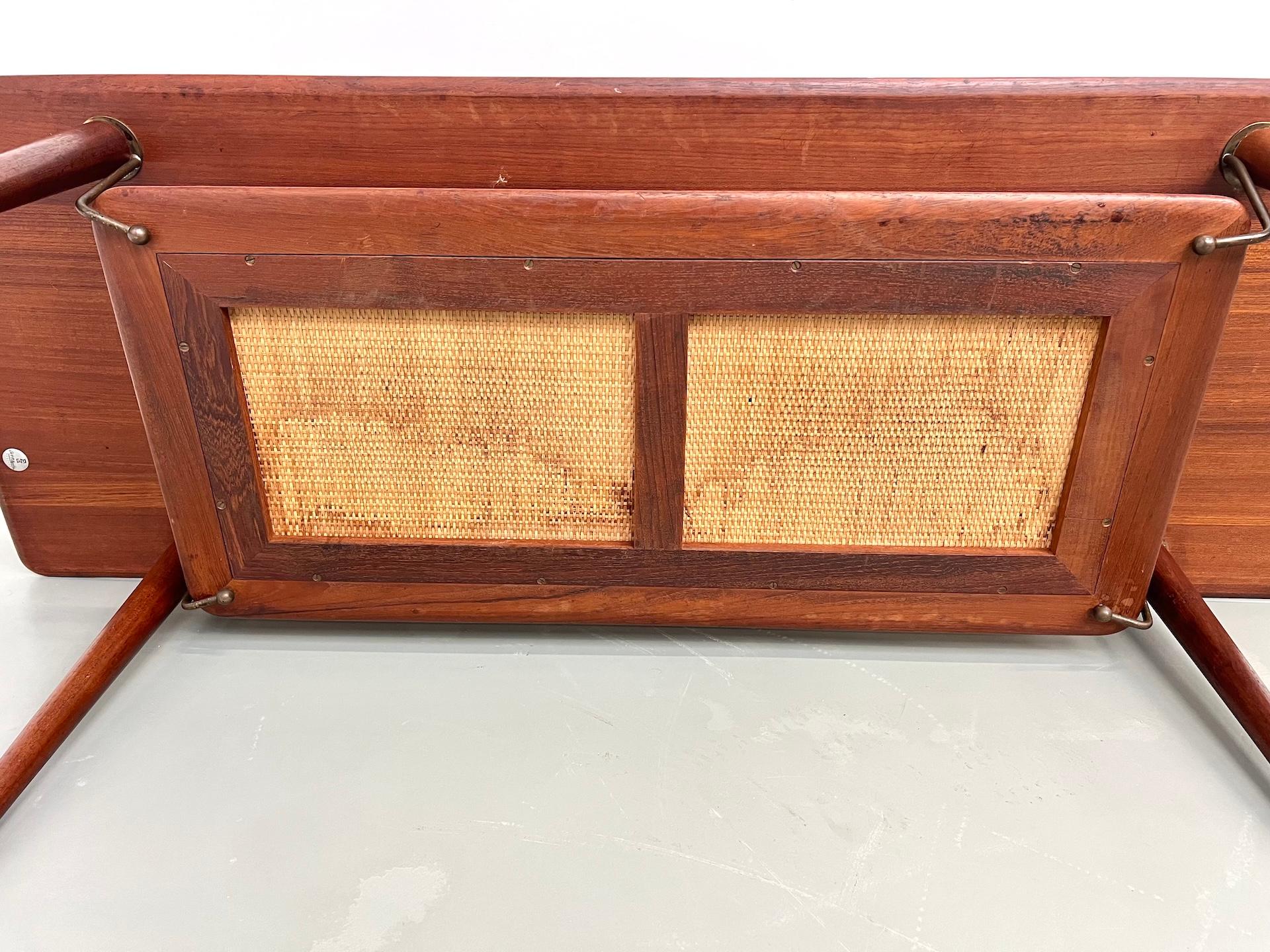 Scandinavian coffee table mod. FD516 - circa 1960 For Sale 7