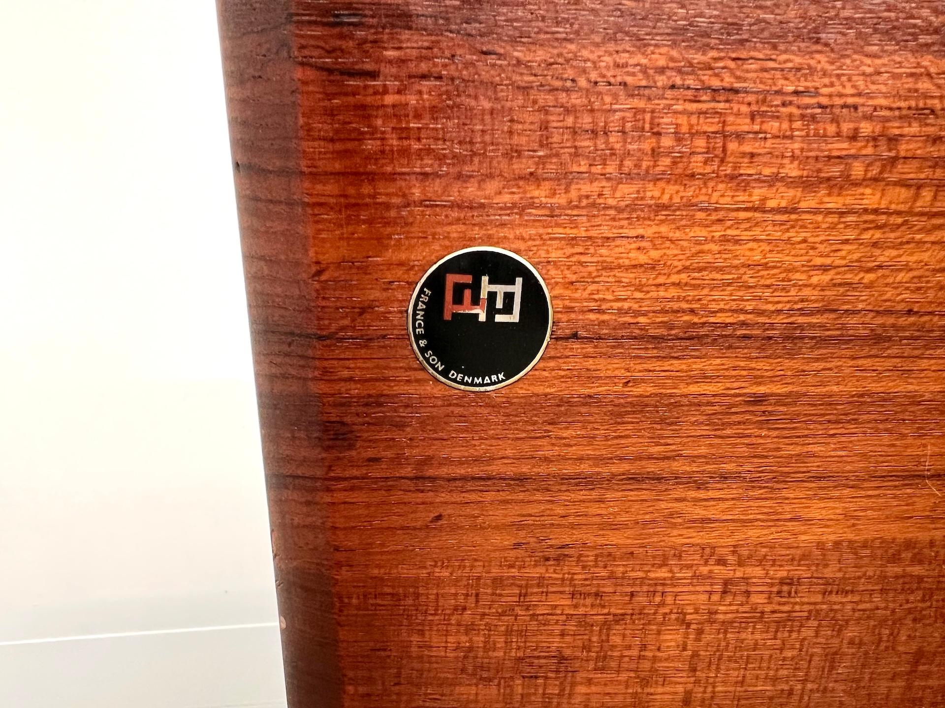 Scandinavian coffee table mod. FD516 - circa 1960 For Sale 8