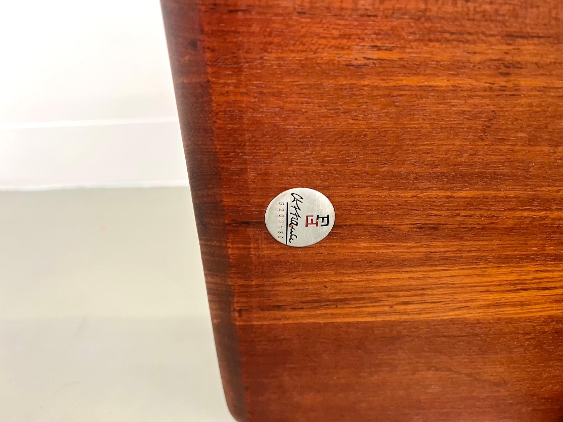 Scandinavian coffee table mod. FD516 - circa 1960 For Sale 9