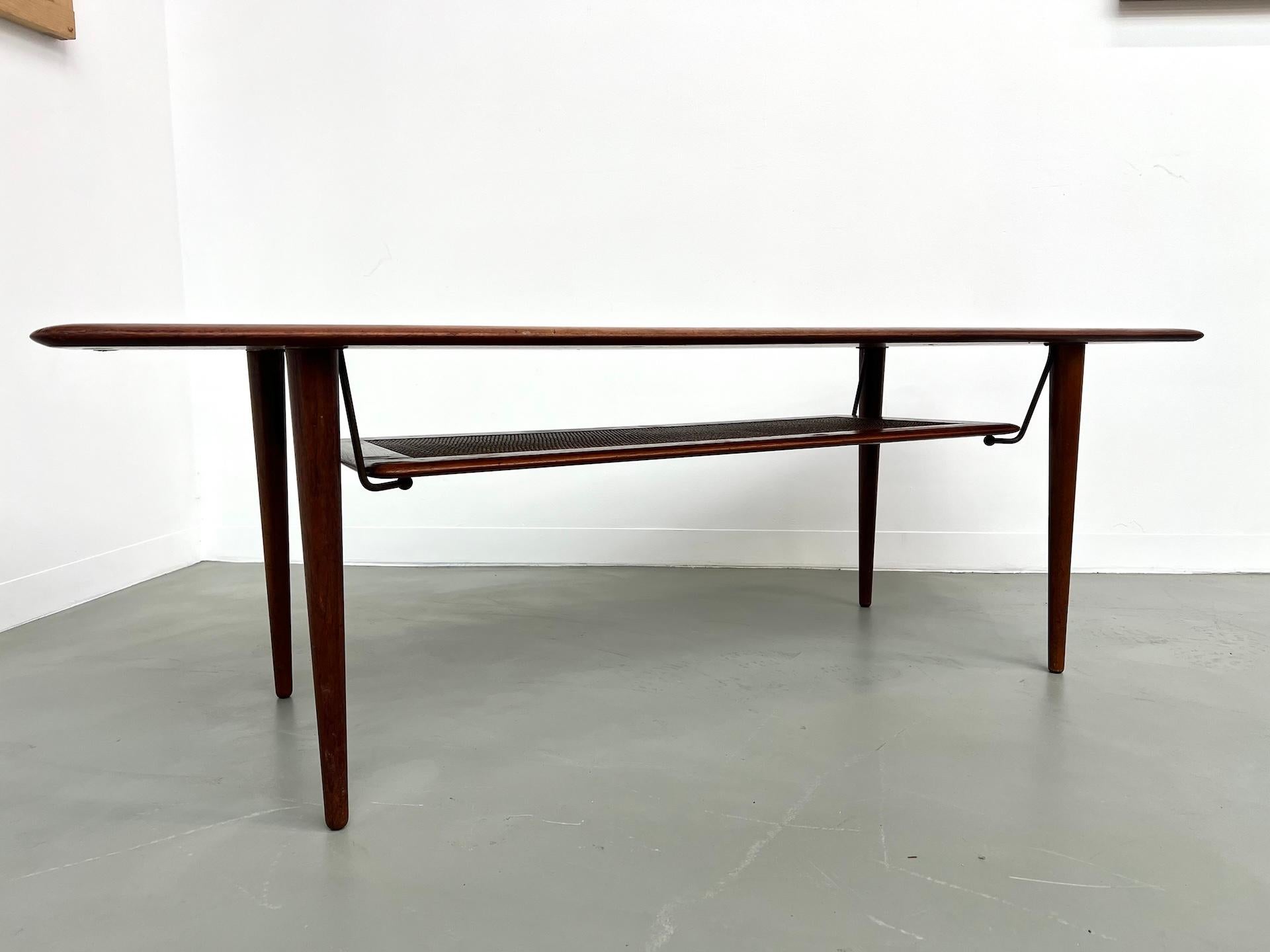 Scandinavian Modern Scandinavian coffee table mod. FD516 - circa 1960 For Sale