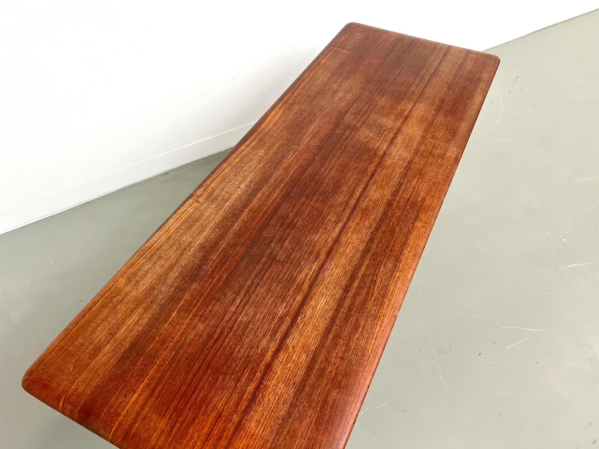 Mid-20th Century Scandinavian coffee table mod. FD516 - circa 1960 For Sale
