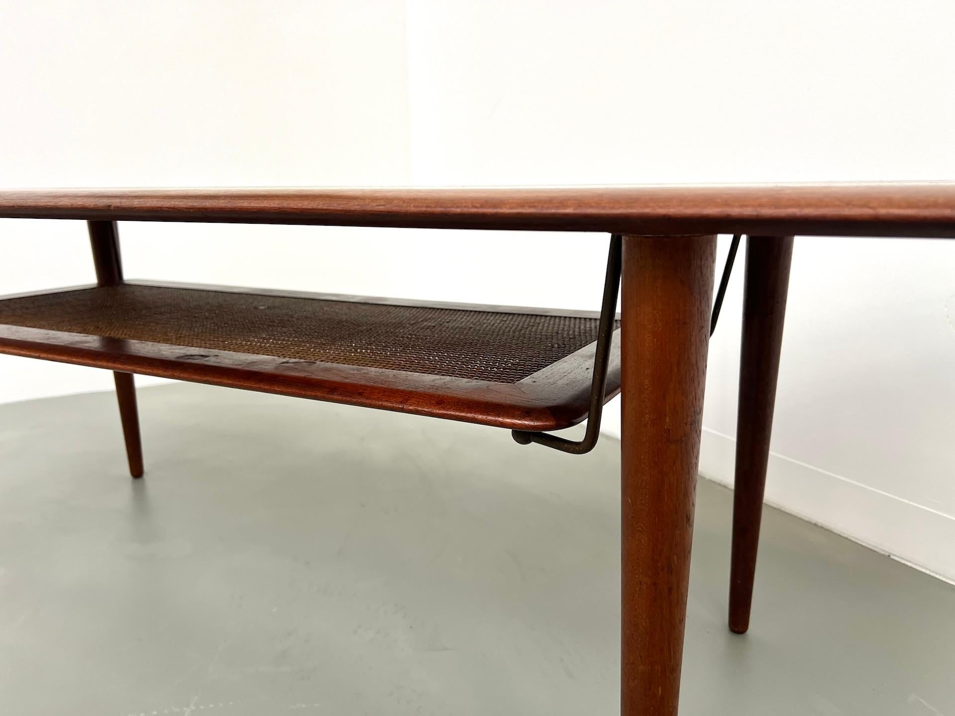 Scandinavian coffee table mod. FD516 - circa 1960 For Sale 1