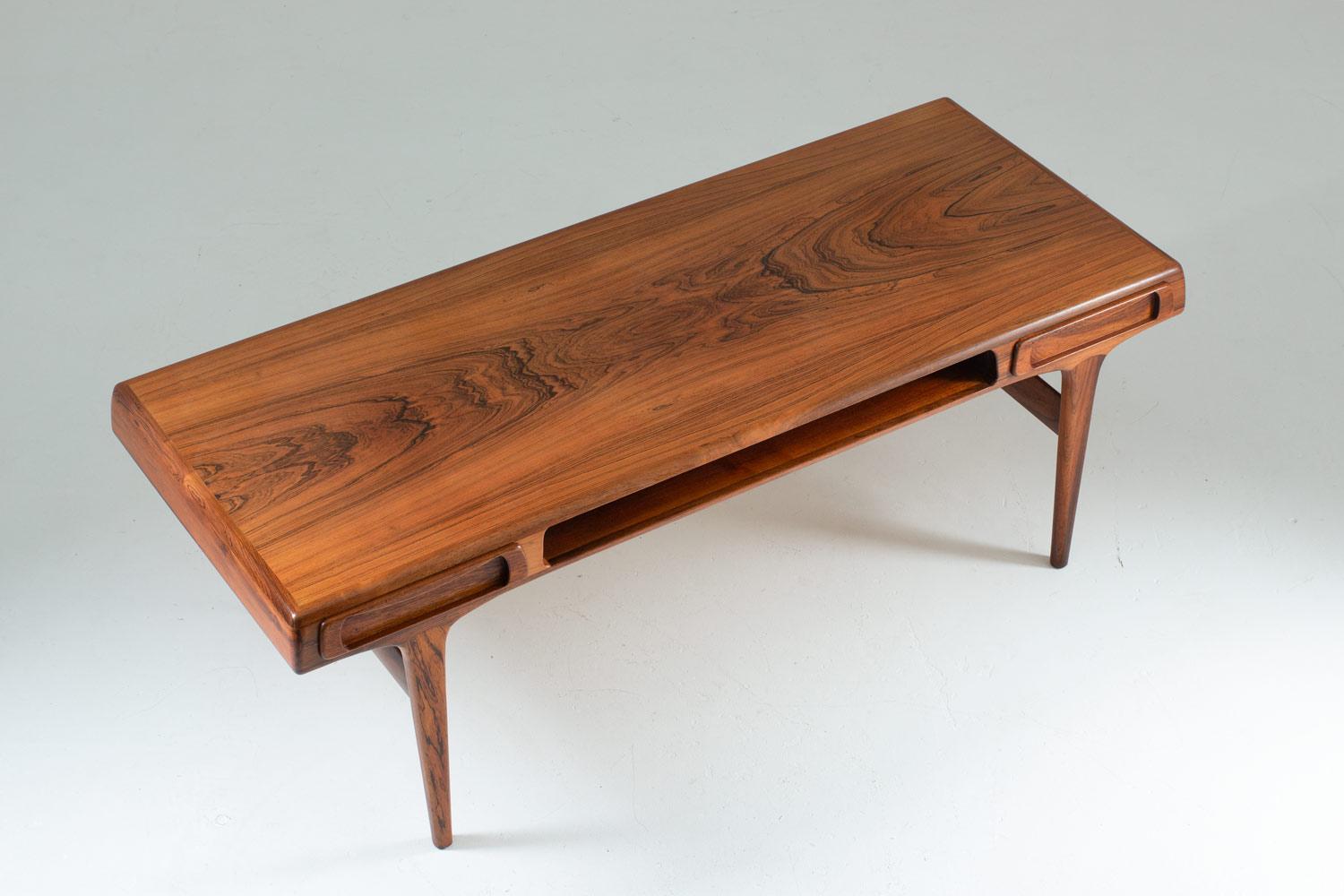Mesa baja escandinava de palisandro de Johannes Andersen Danés en venta