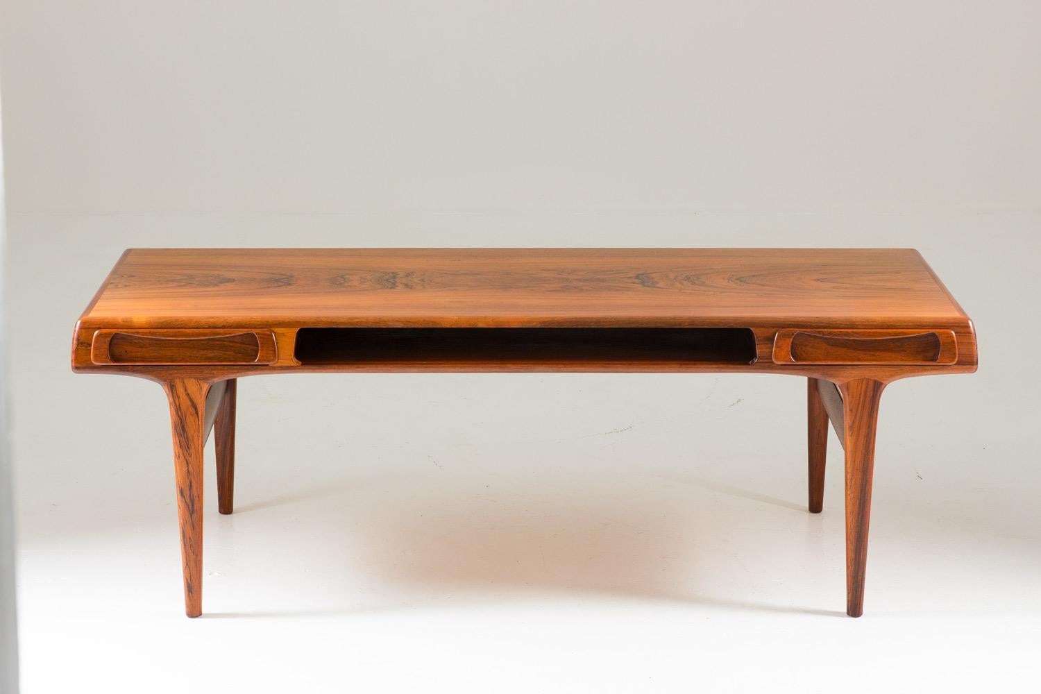 Mesa baja escandinava de palisandro de Johannes Andersen en Bueno estado para la venta en Karlstad, SE